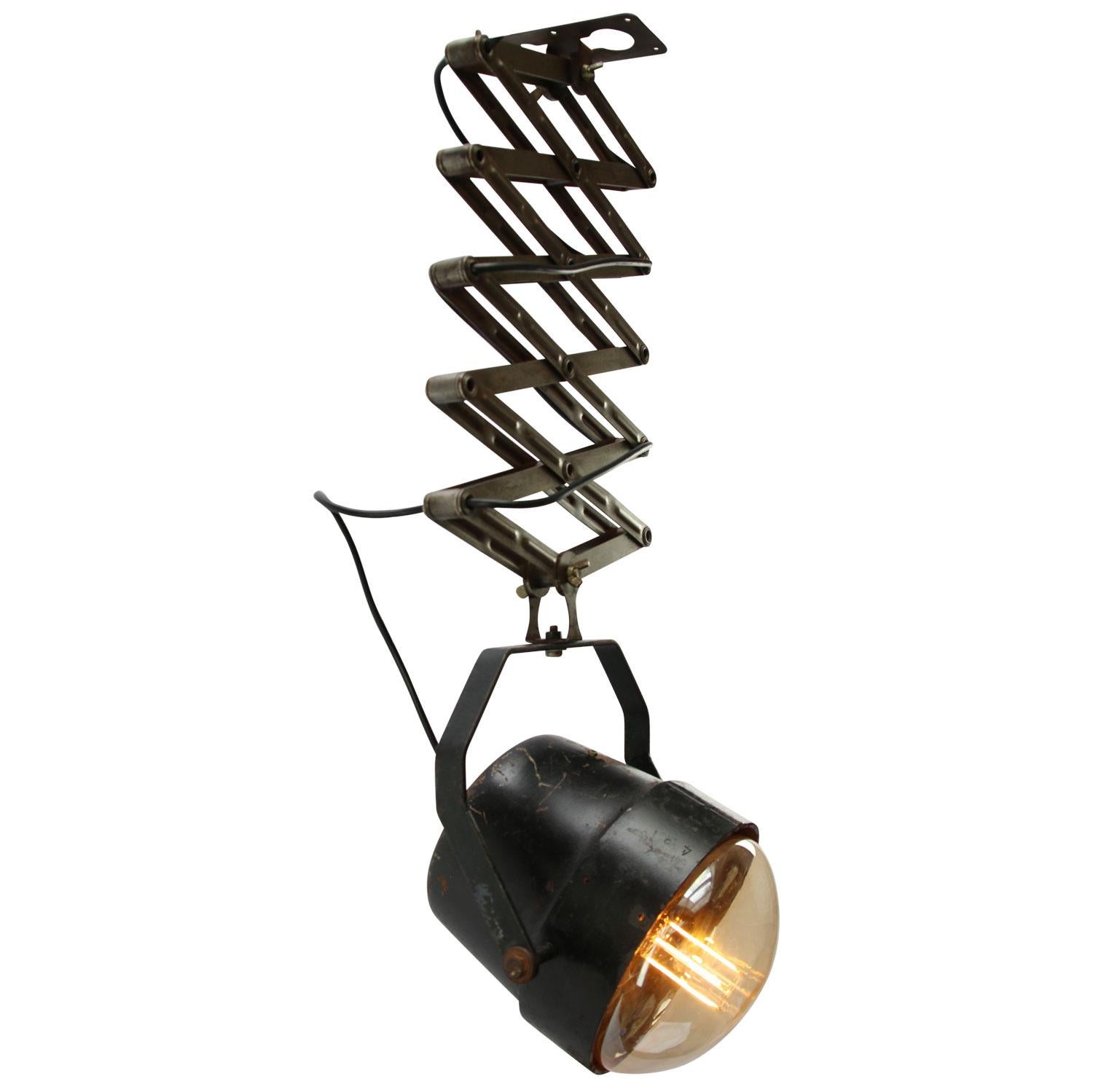 Scissor spring with Industrial hanging lamp
Measures: maximum length 140 cm, minimum length 62 cm

excluding bulbs

Weight: 7.00 kg / 15.4 lb

Priced per individual item. All lamps have been made suitable by international standards for incandescent