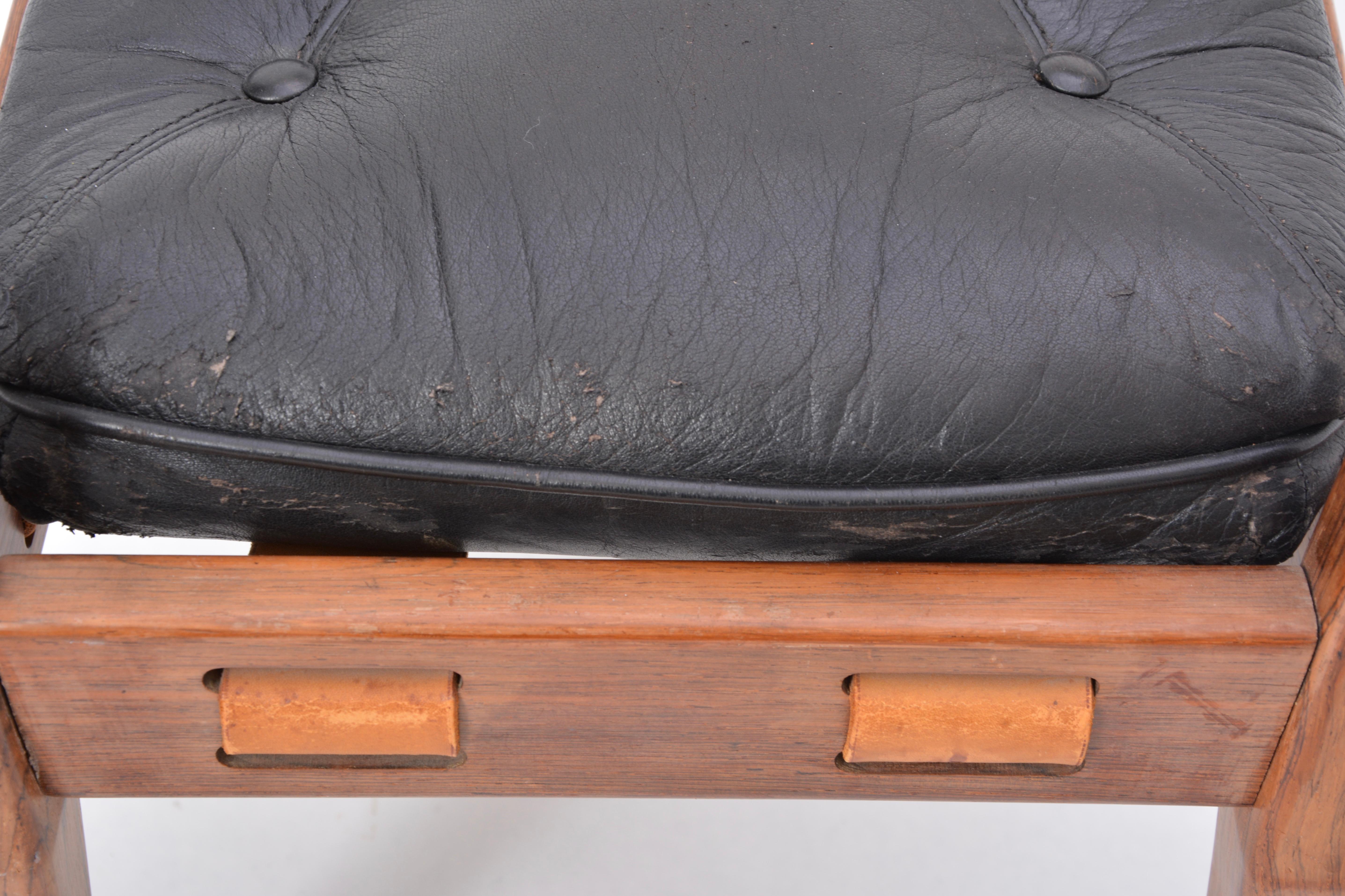 Black Mid-Century  Leather ottoman or foot stool, Attributed to Sergio Rodrigues (Holz)