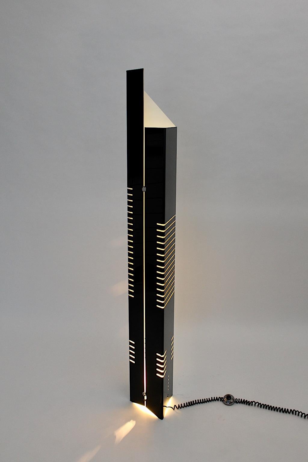 Black Vintage Metal Floor Lamp Carmellini and Rezzonico for Tronconi, 1972 Italy In Good Condition For Sale In Vienna, AT