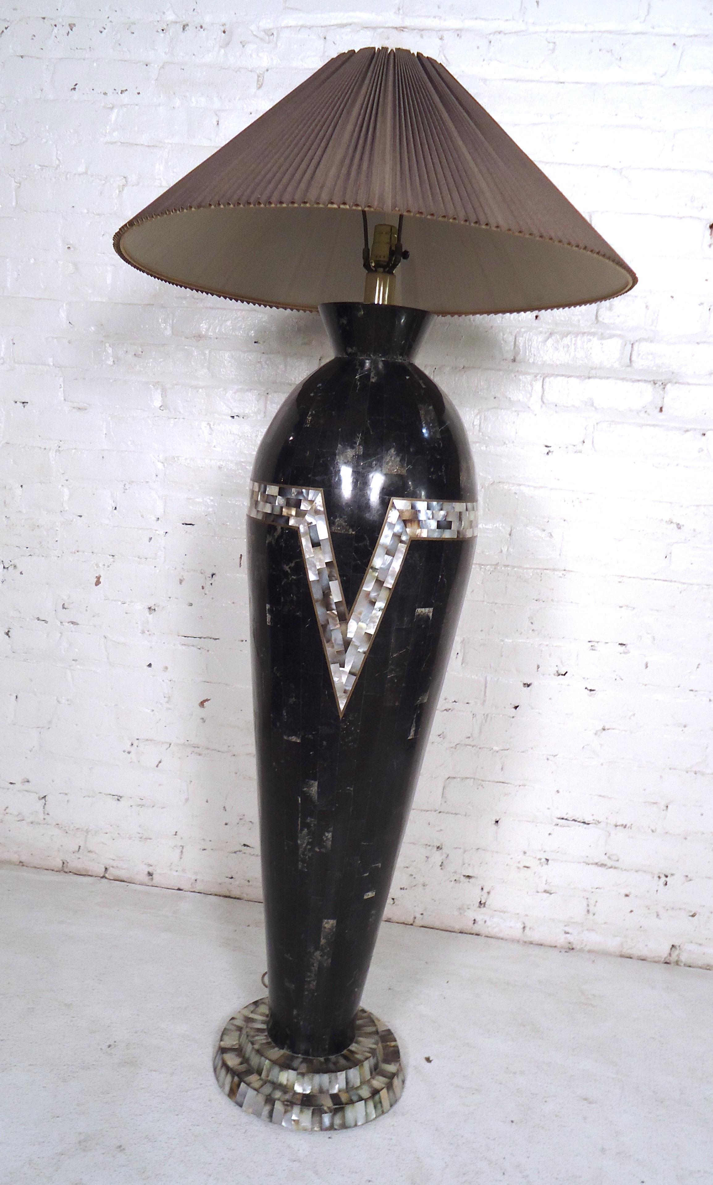 Lampadaire noir vintage moderne et vintage Bon état - En vente à Brooklyn, NY