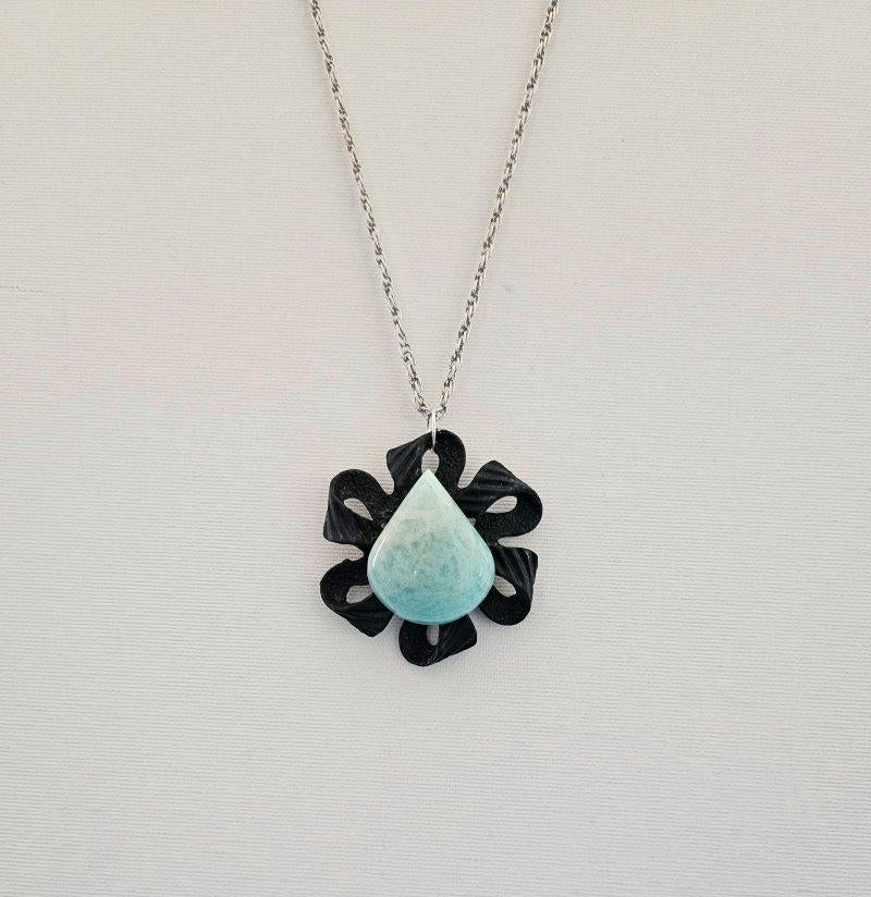 Collier à pendentifs vintage noir/médaillon/statut avec pierre semi-précieuse en vente 2