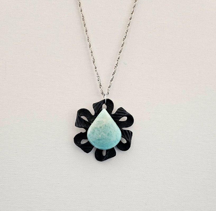 Inconnu Collier à pendentifs vintage noir/médaillon/statut avec pierre semi-précieuse en vente