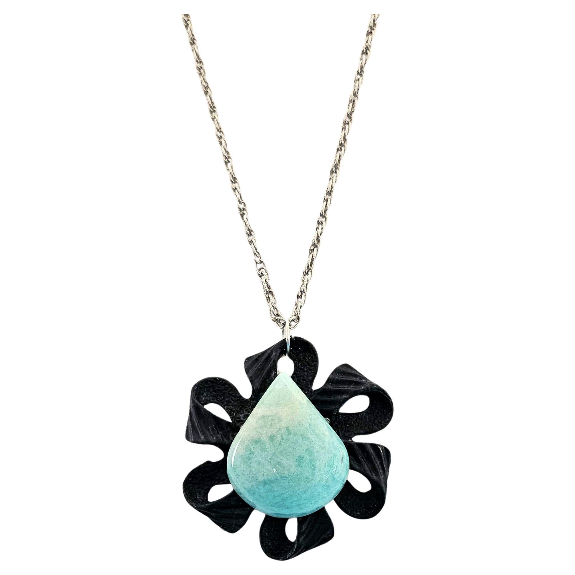 Collier à pendentifs vintage noir/médaillon/statut avec pierre semi-précieuse en vente