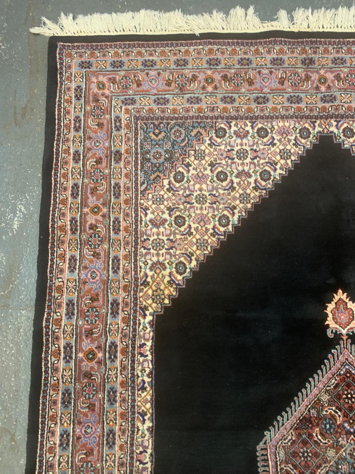 Pakistanais Tapis vintage noir, tapis géométrique en médaillon, tapis d'intérieur pour salle de séjour en vente