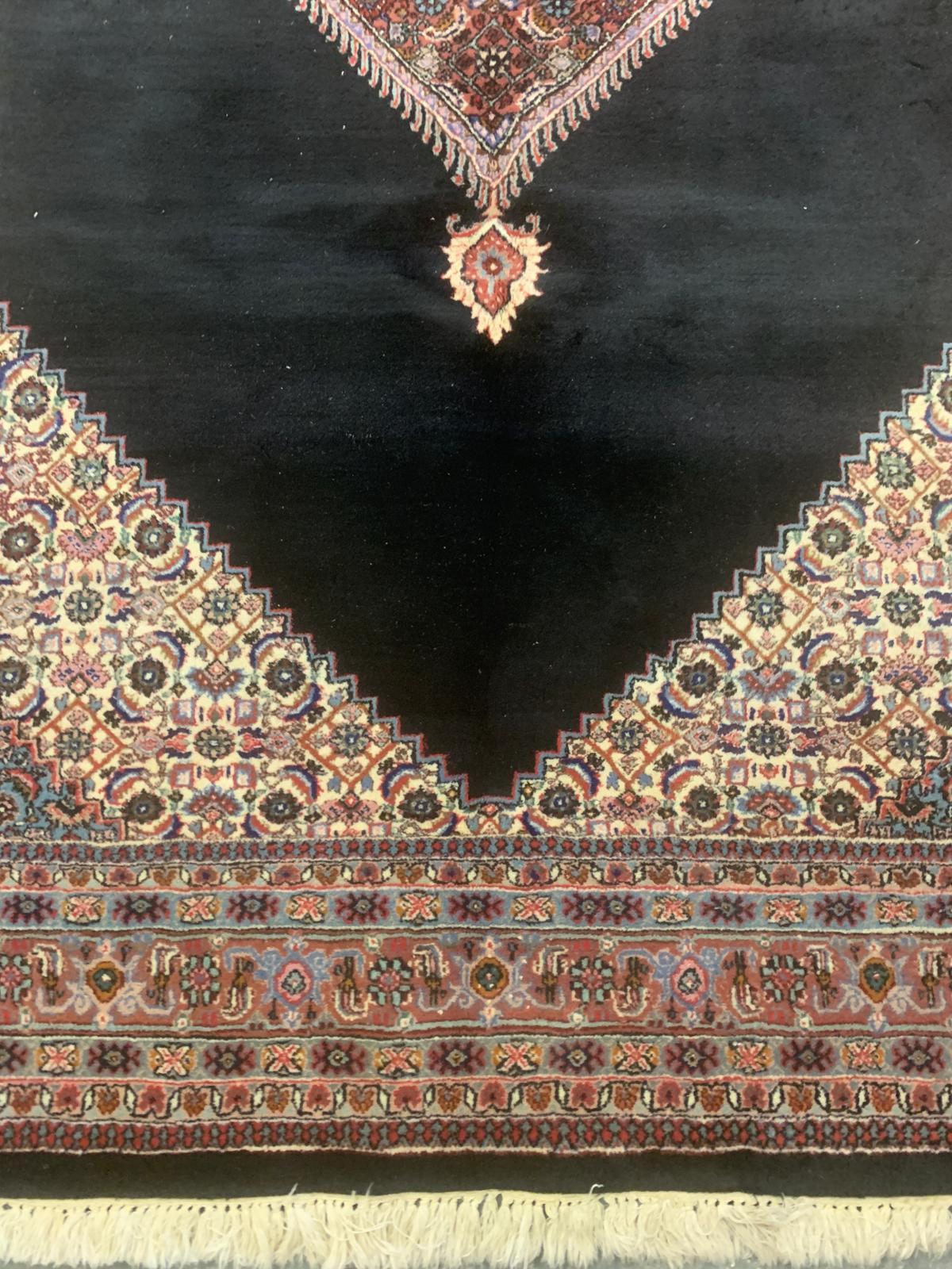 Tapis vintage noir, tapis géométrique en médaillon, tapis d'intérieur pour salle de séjour en vente 1