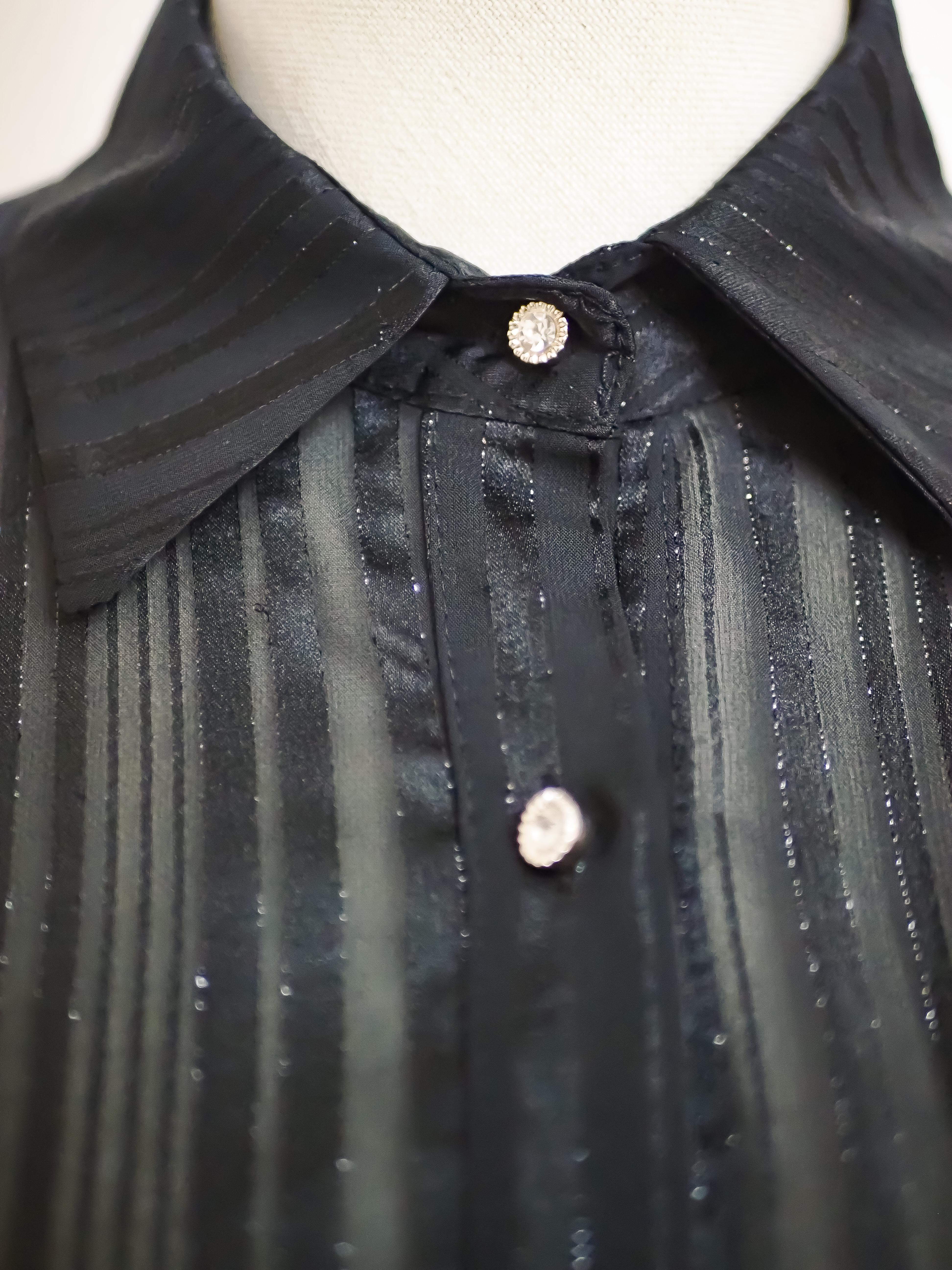 Women's Black vintage shirt with feathers For Sale