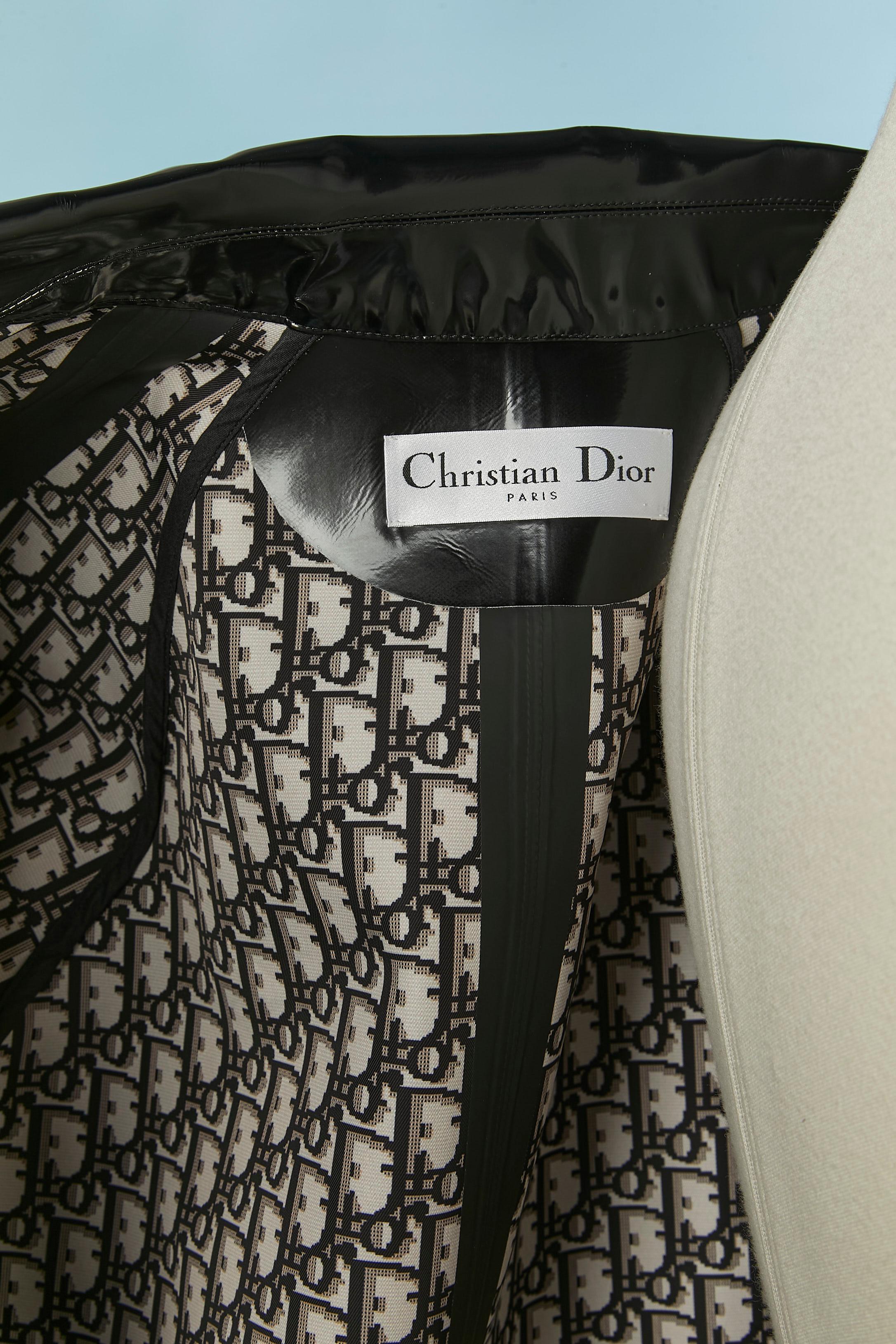 Manteau en vinyle noir avec patte de boutonnage en canevas de marque CHRISTIAN DIOR en vente 1