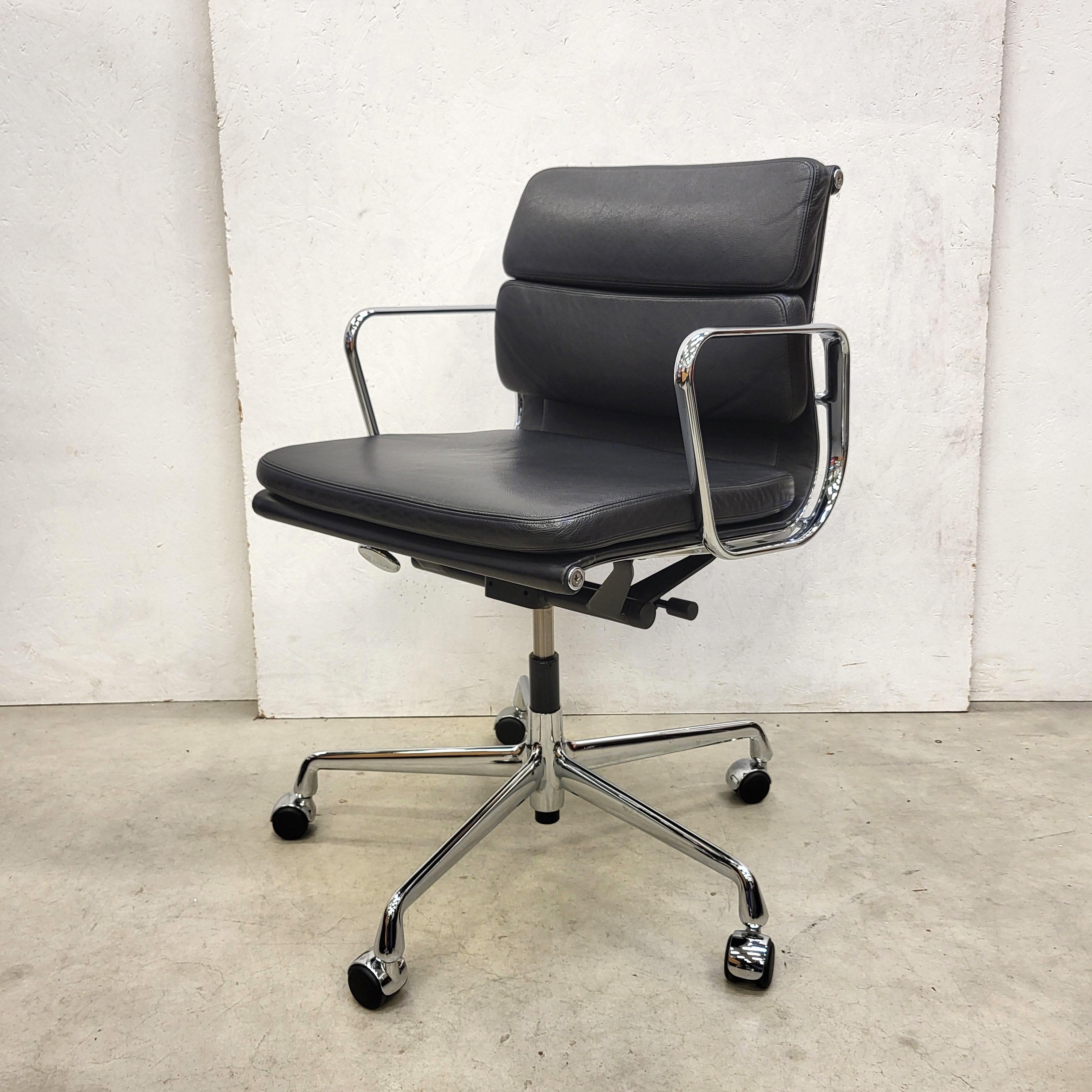 American Black Vitra EA217 Soft Pad Office Chair by Charles Eames, 2014 Model