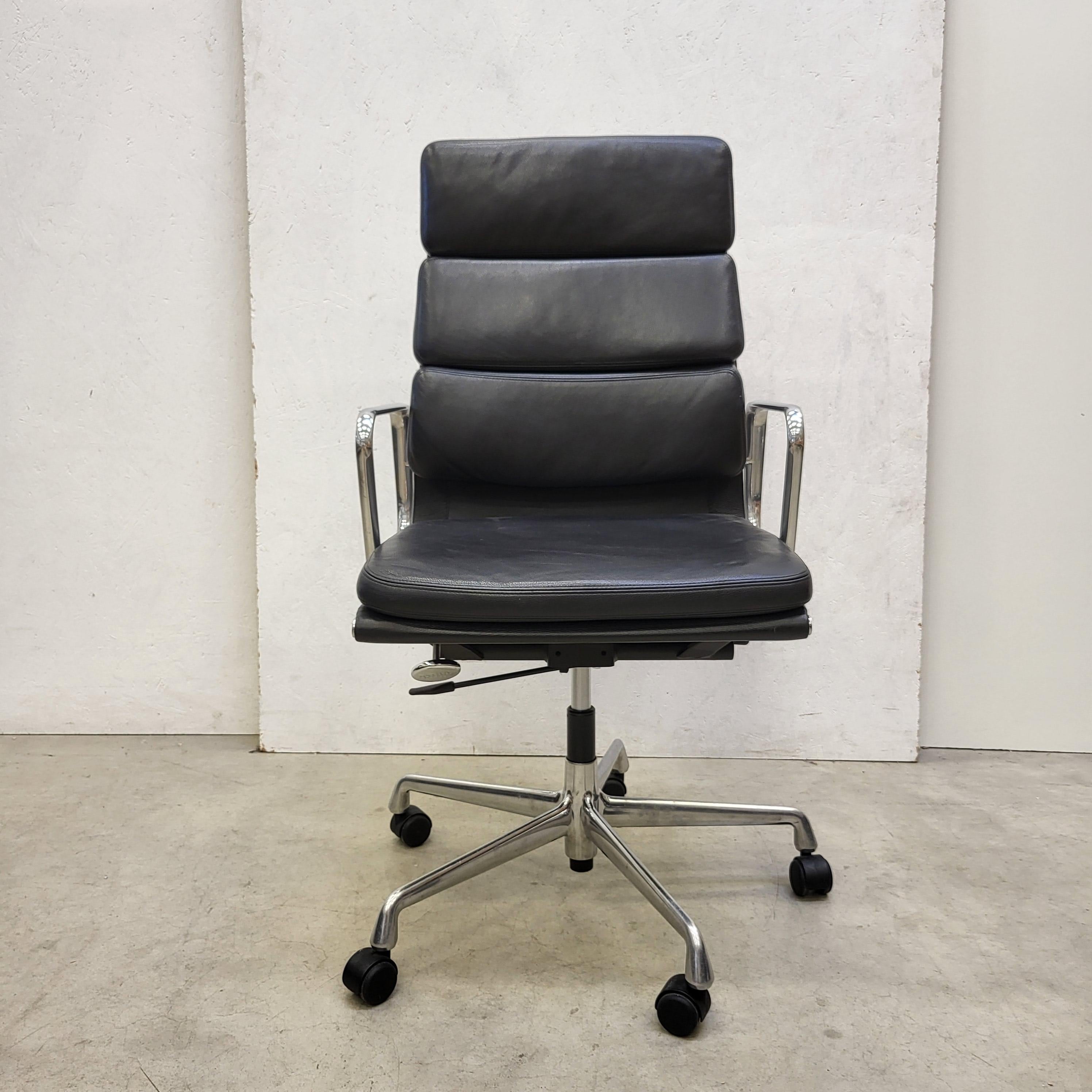 Very nice soft pad office chair model EA219 produced by Vitra. 
The chair features a polished aluminium frame and was made in 2011.
We have 4x chairs available!

The chair is height adjustable and has a tilt mechanism both of which are working very