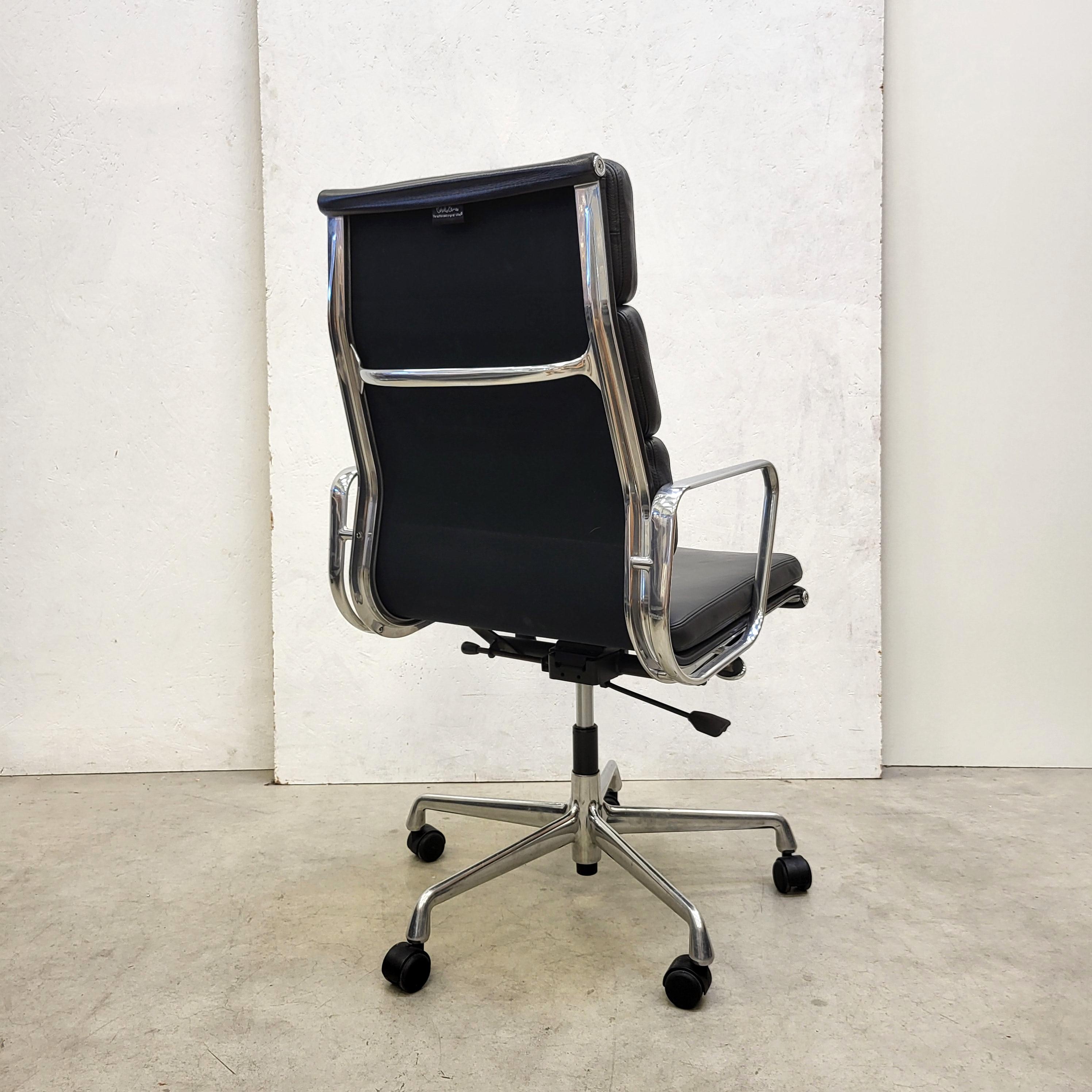 Black Vitra EA219 Soft Pad Office Chair by Charles Eames, 2000s In Good Condition In Aachen, NW