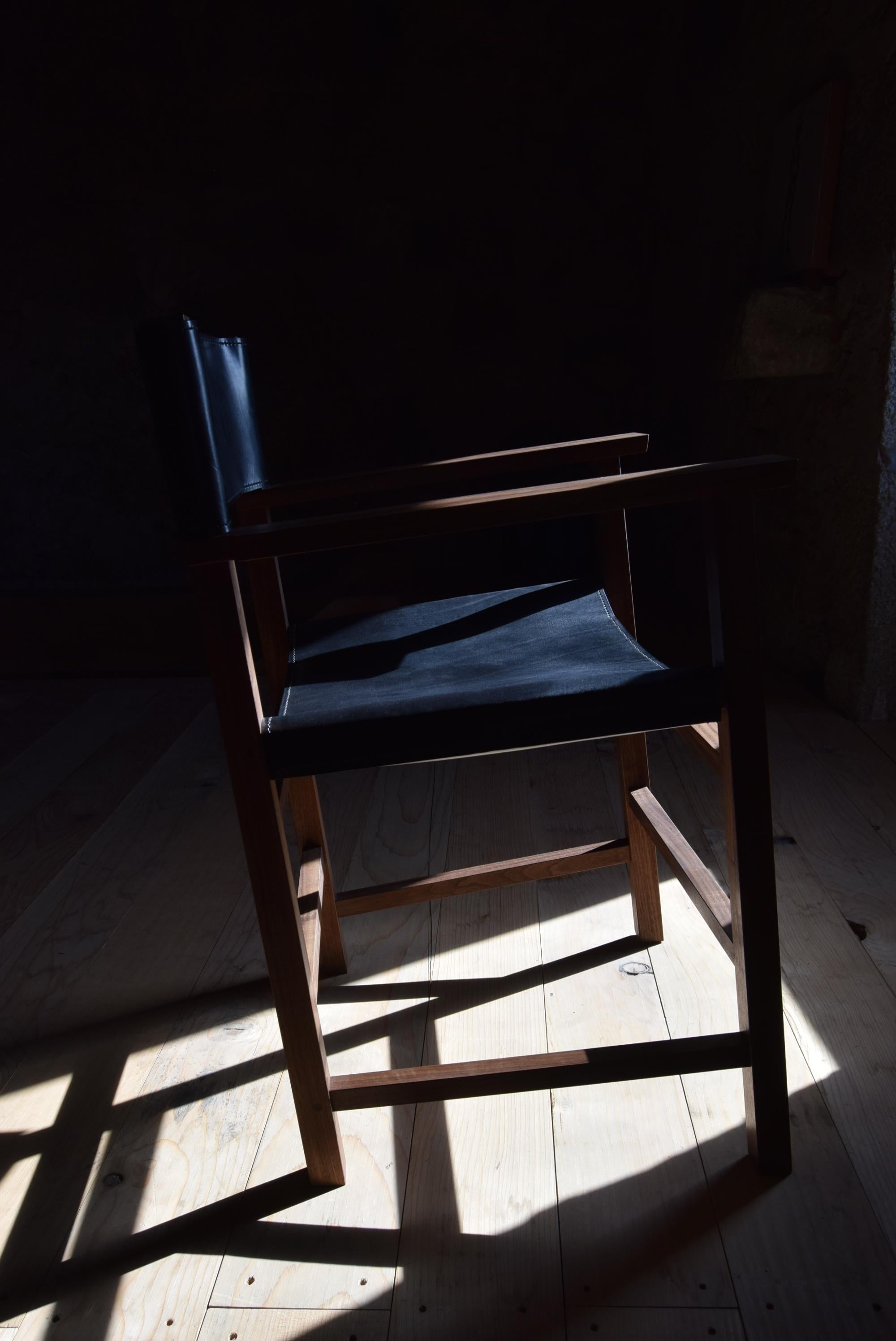Moderno sedia in noce nero no. 4 con seduta e schienale in pelle nera  da Frank Buschmann in vendita