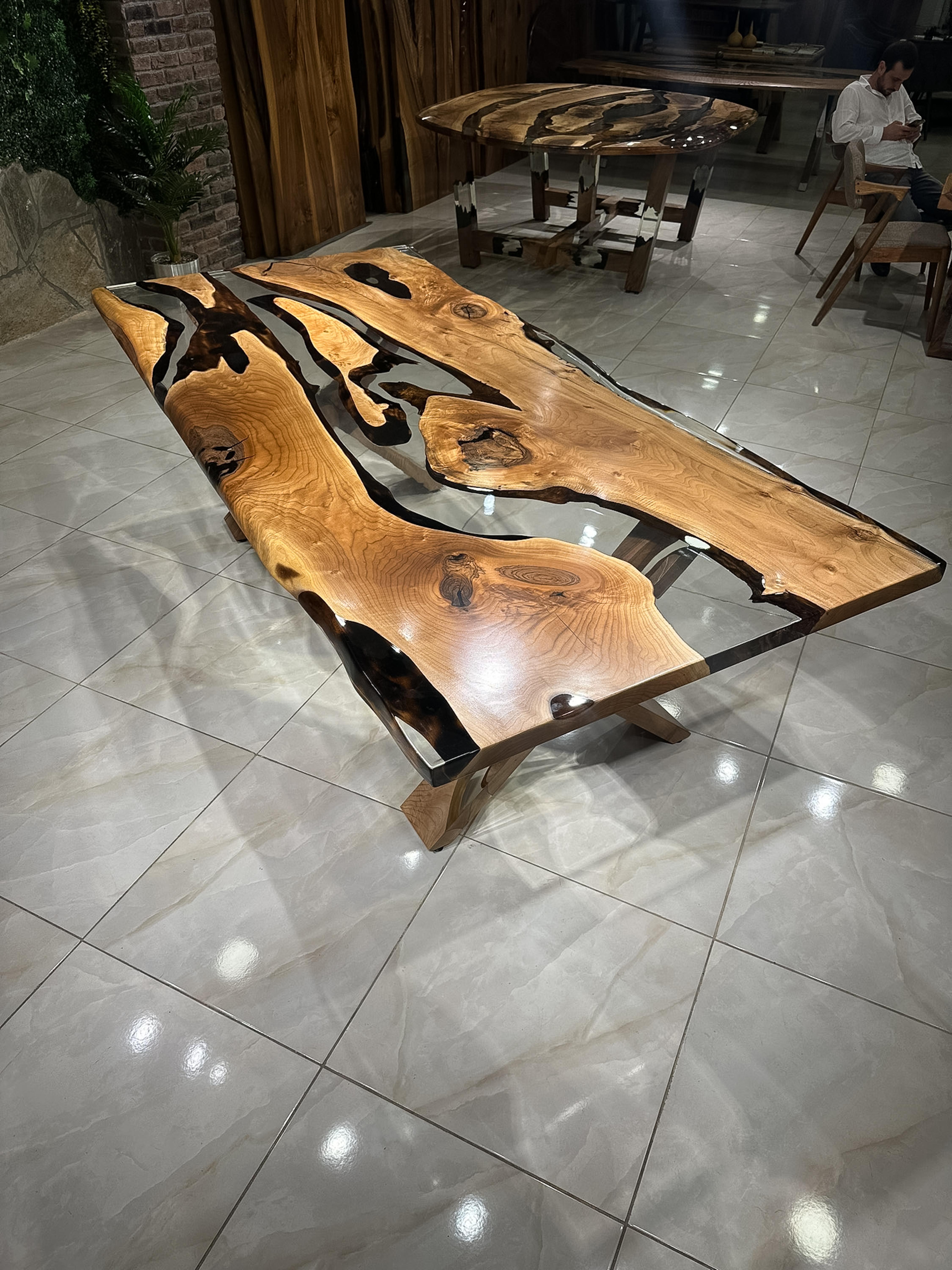 Table en résine époxy transparente en vente 2
