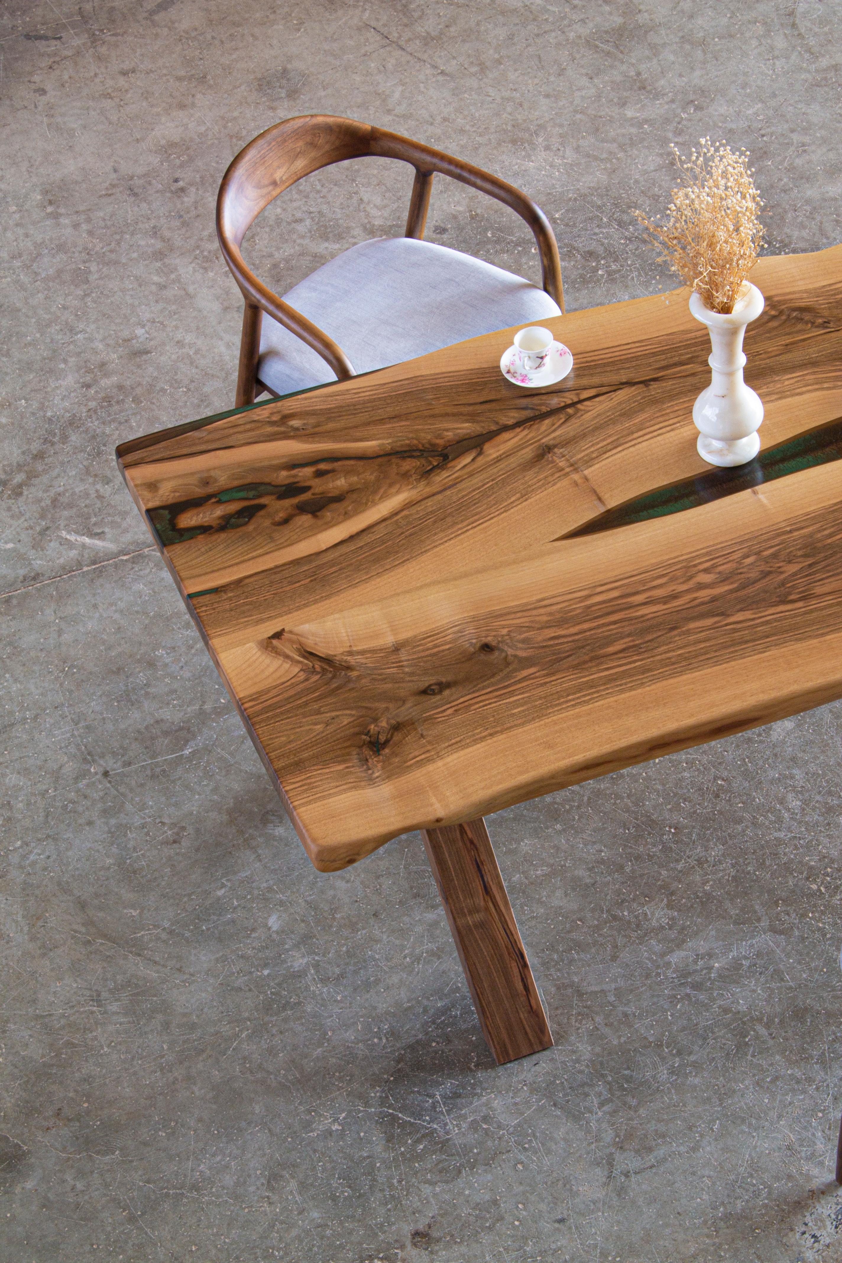 Arts and Crafts Table en résine époxy noyer noir - Epoxy pour table de rivière - Table de salle à manger en bois en vente