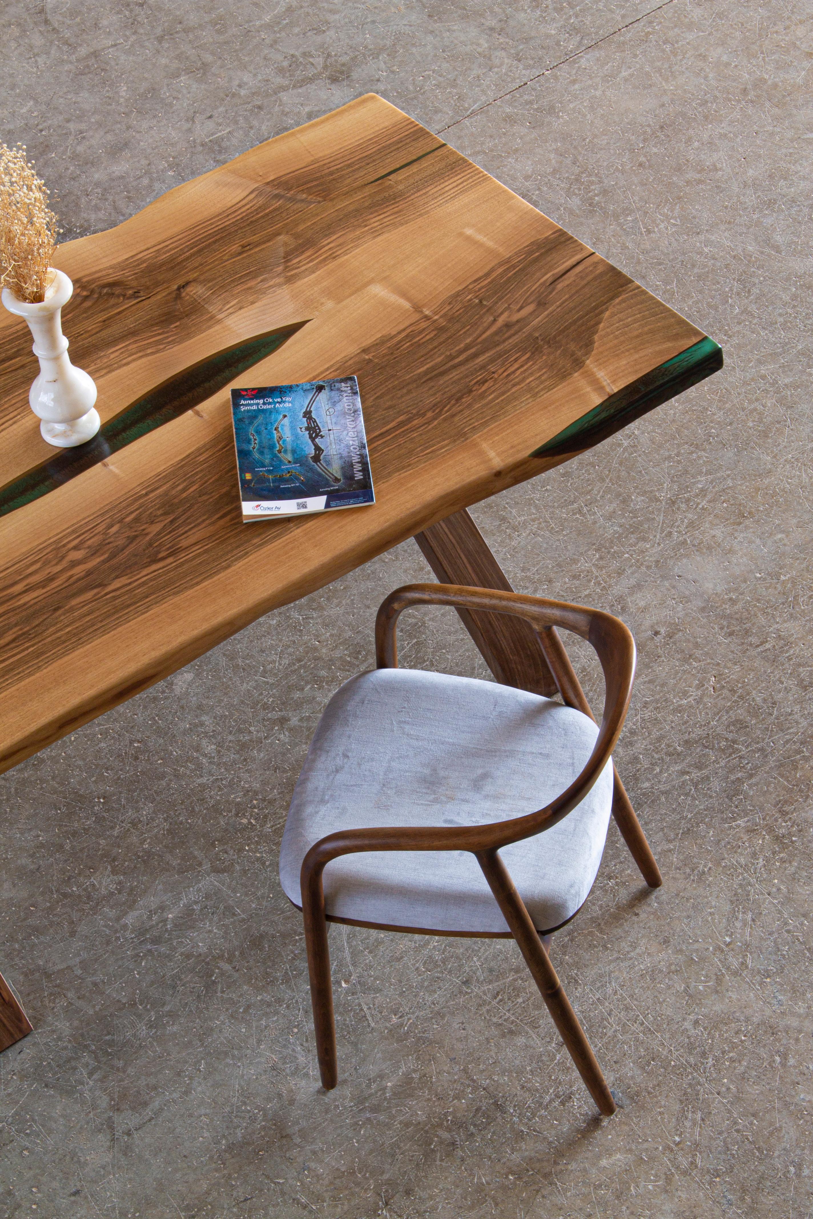 Turc Table en résine époxy noyer noir - Epoxy pour table de rivière - Table de salle à manger en bois en vente