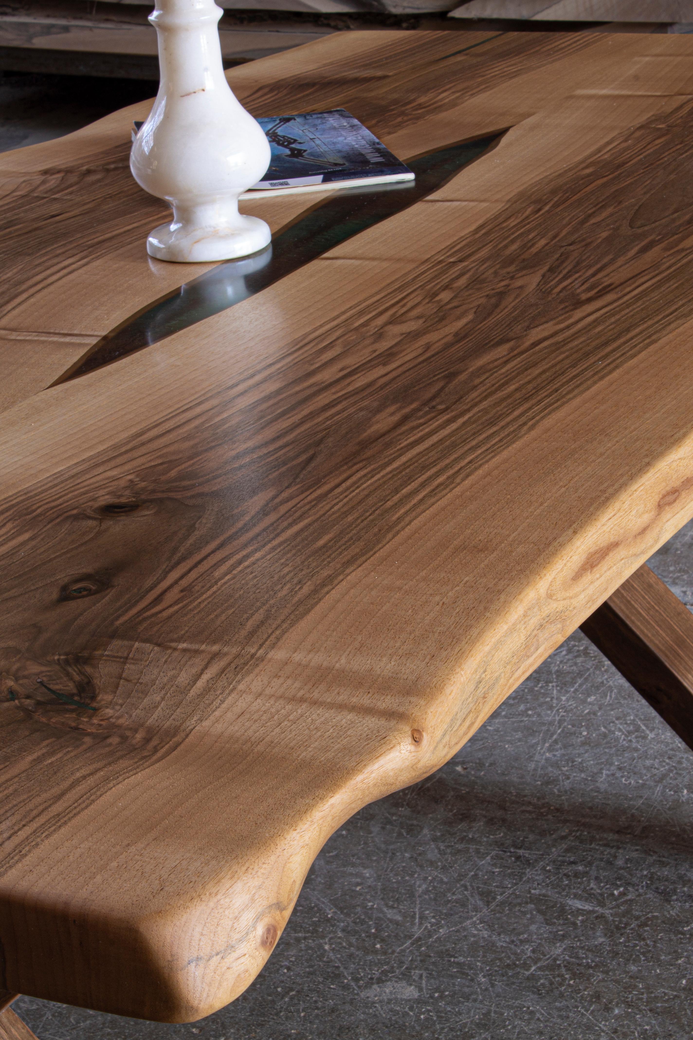 Table en résine époxy noyer noir - Epoxy pour table de rivière - Table de salle à manger en bois en vente 1