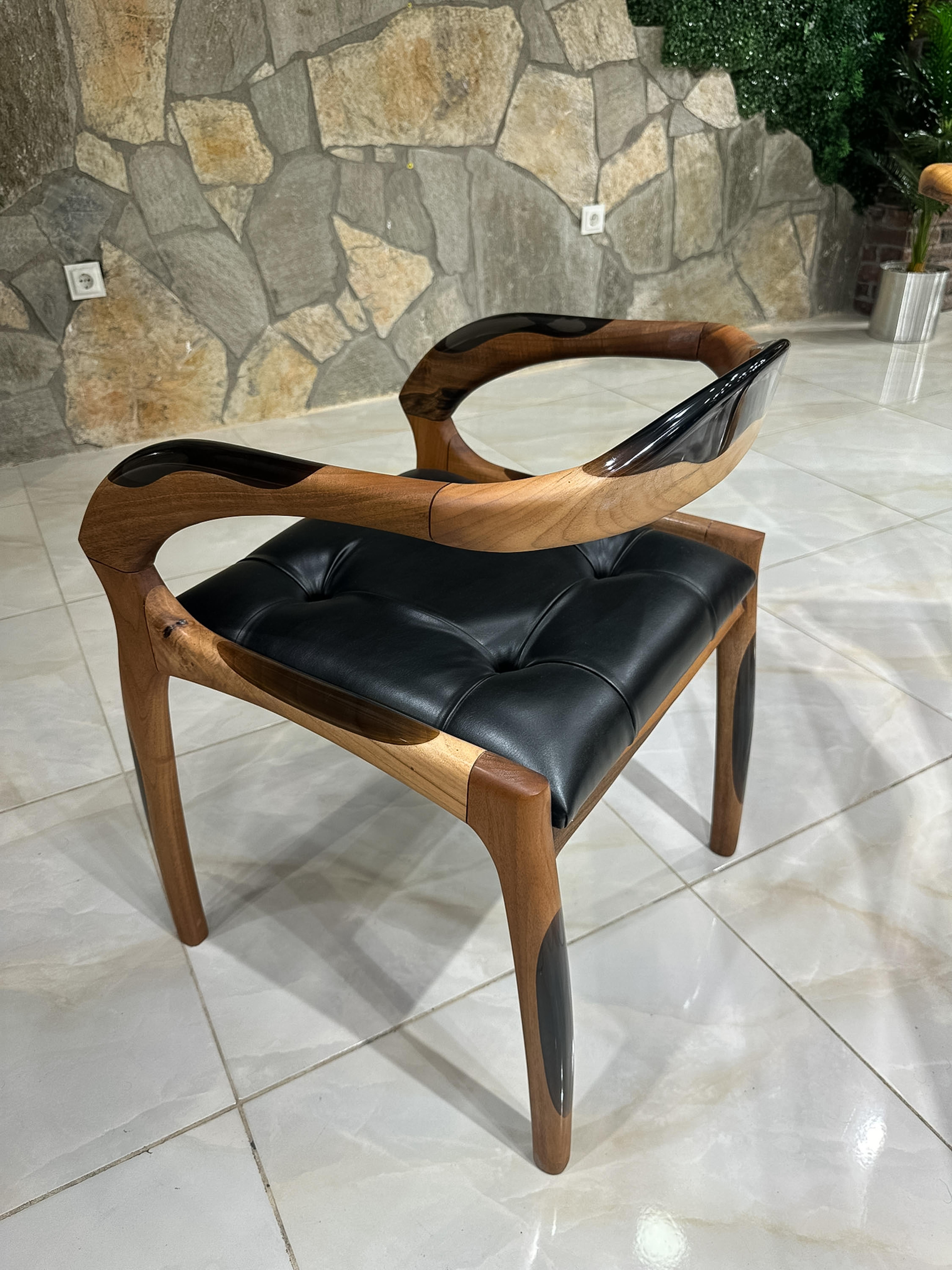 Turco Sedia in legno epossidico noce nero - Sedia personalizzata in vendita