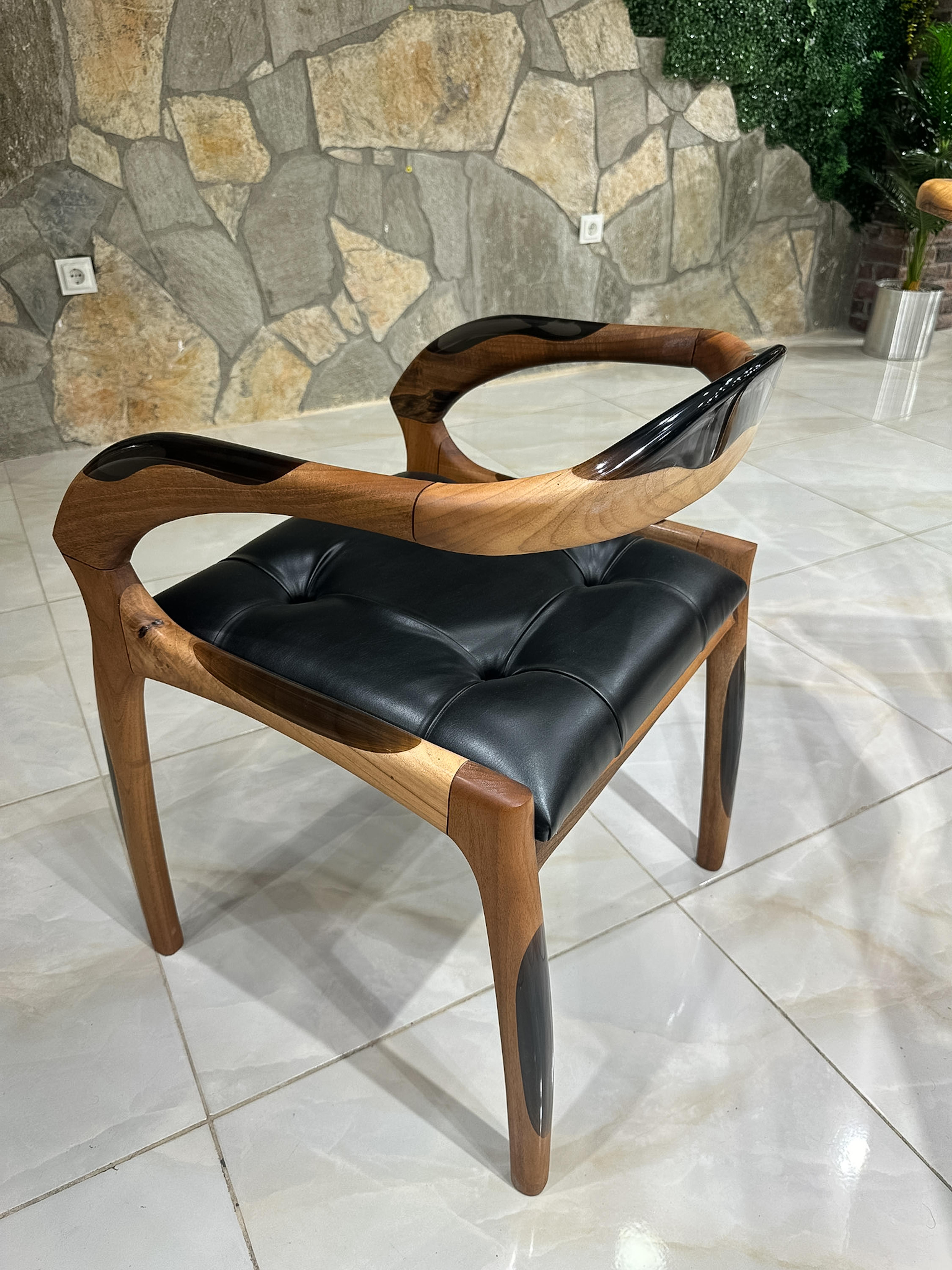 Sedia in legno epossidico noce nero - Sedia personalizzata In condizioni Nuovo in vendita a İnegöl, TR