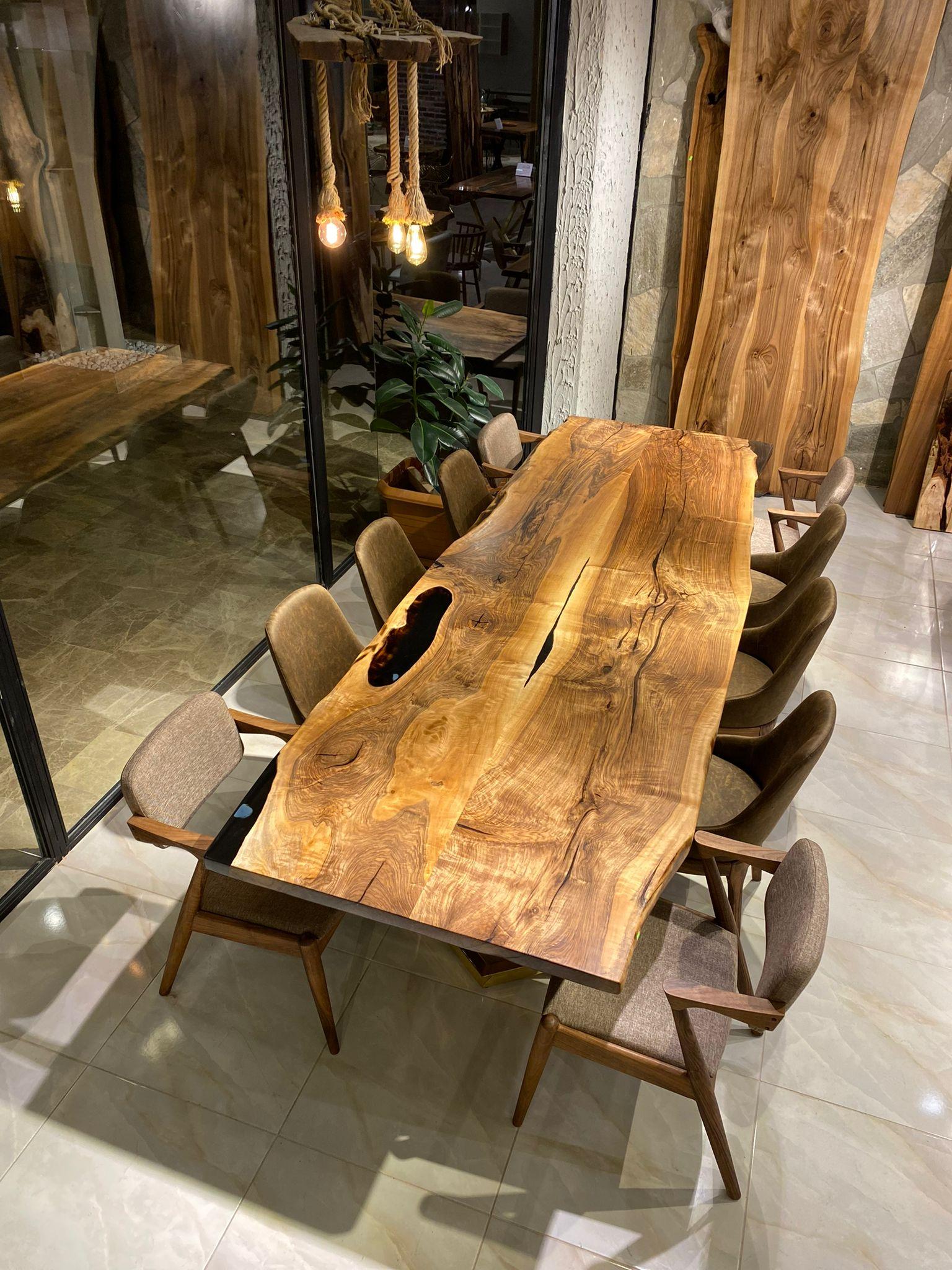 Black Walnut Epoxy Resin Wooden Natural Custom Kitchen Table In Distressed Condition For Sale In İnegöl, TR