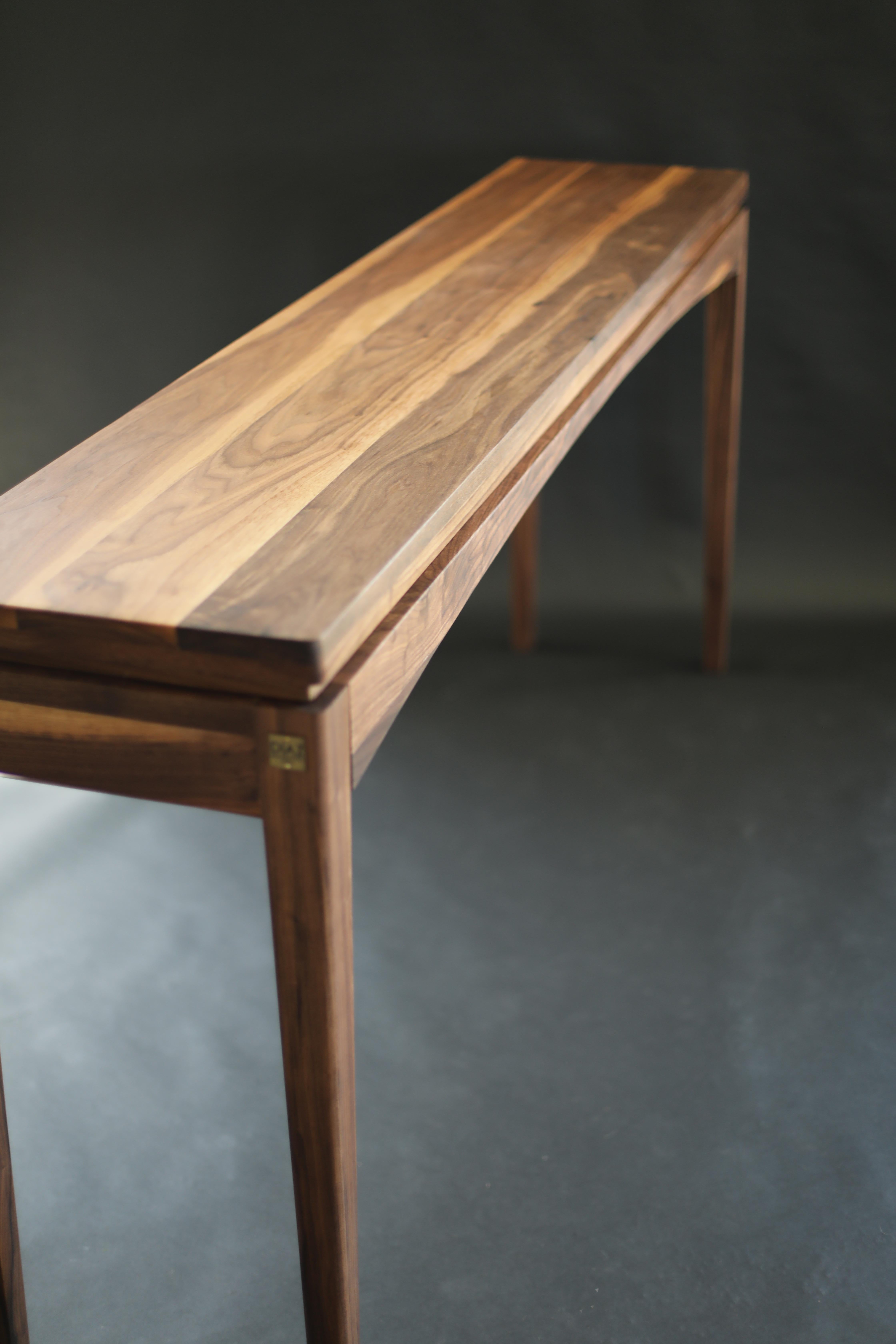 Black Walnut Mid-Century Console Table – Timeless Entryway Accent For Sale 3