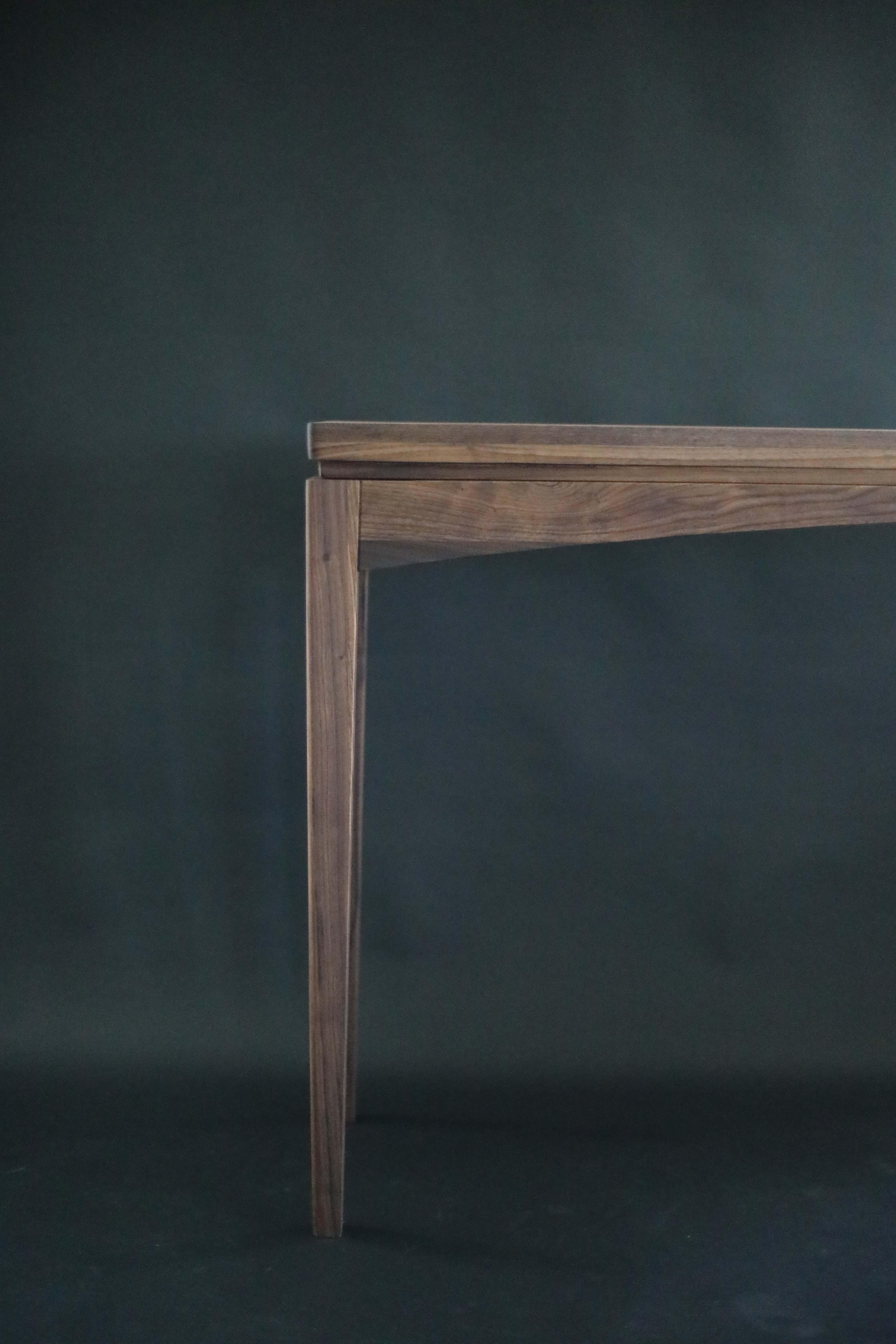 Spanish Black Walnut Mid-Century Console Table – Timeless Entryway Accent For Sale