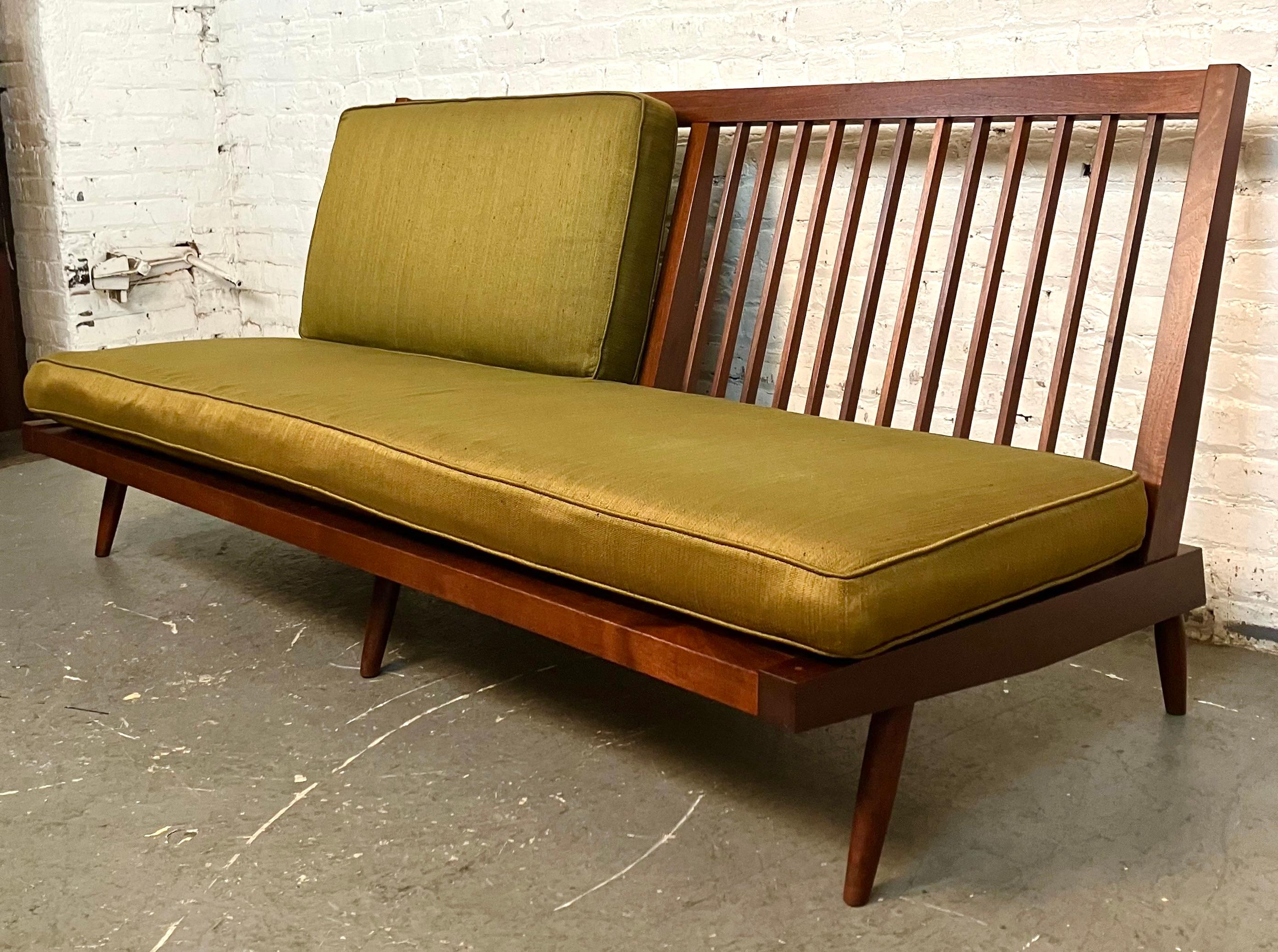 Milieu du XXe siècle Settee organique moderne du milieu du siècle dernier de George Nakashima en vente