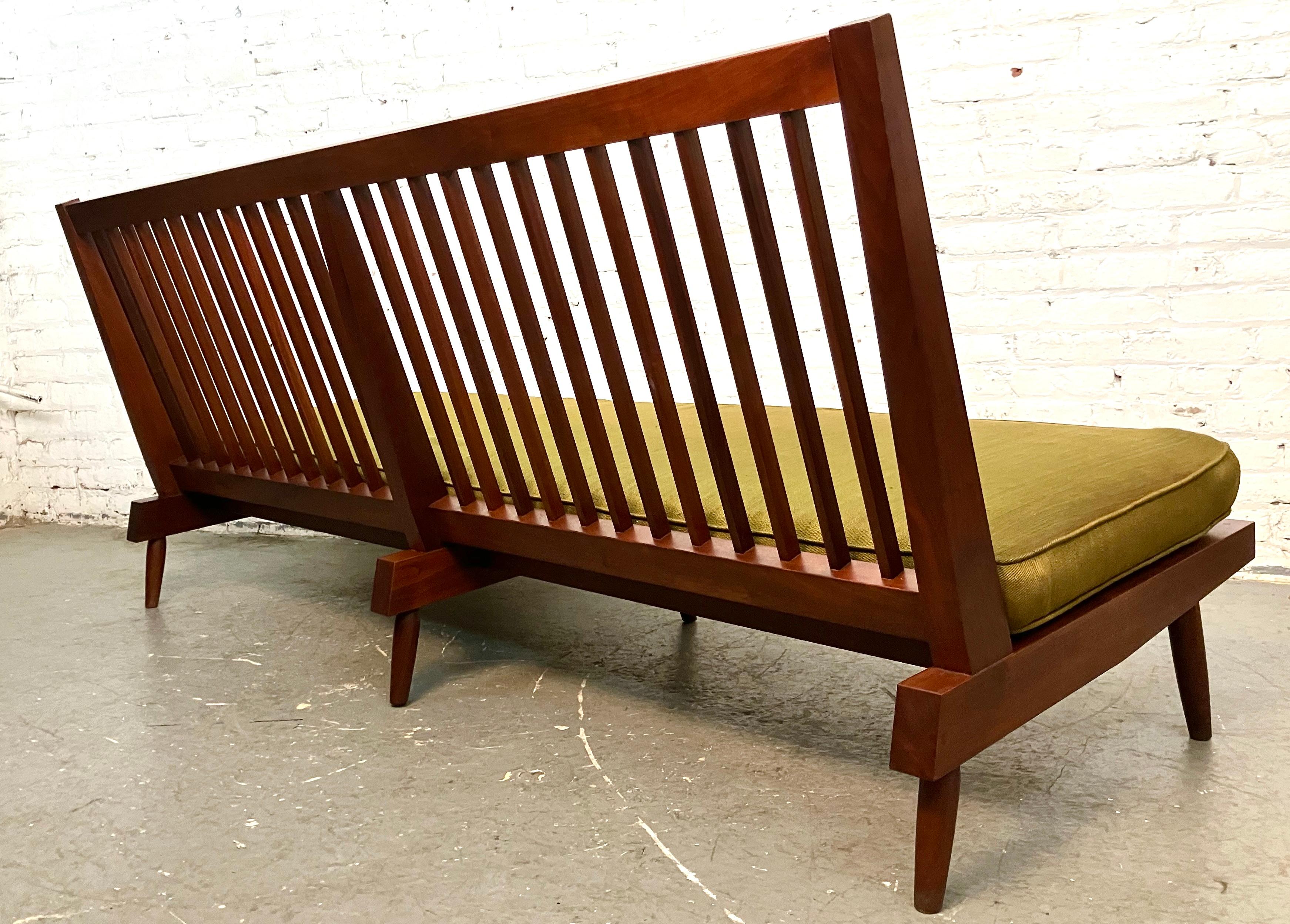 Tissu Settee organique moderne du milieu du siècle dernier de George Nakashima en vente