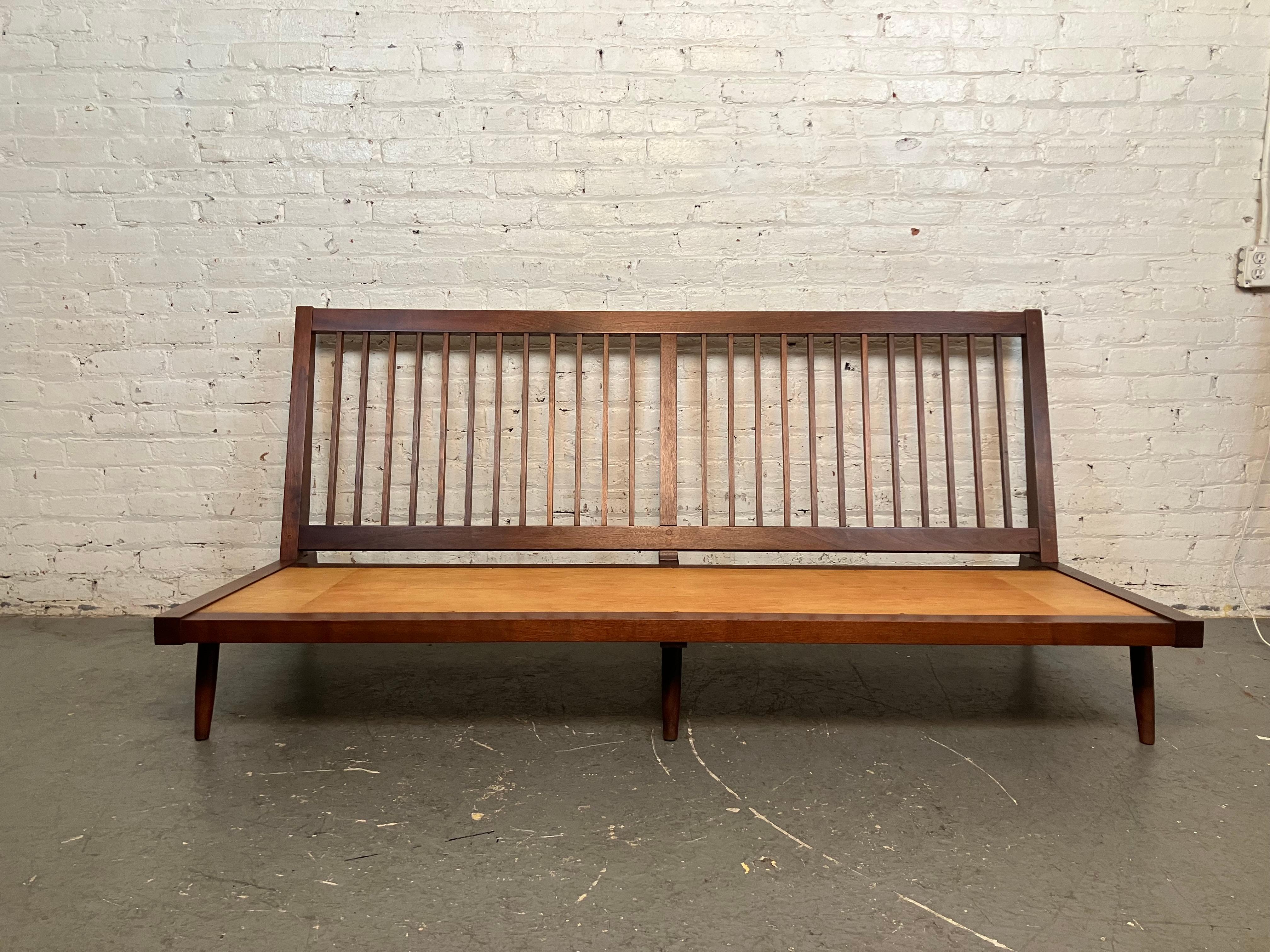 Settee organique moderne du milieu du siècle dernier de George Nakashima en vente 1