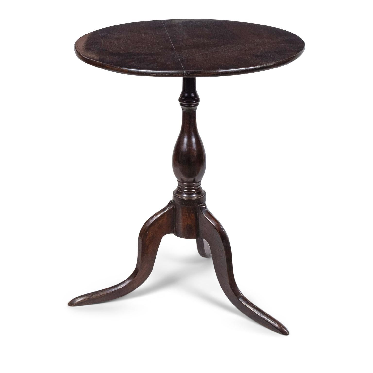 Black walnut tilt-top side table with oak top: American Chippendale style side table from the Southern United States, (circa 1775-1800). Evidence of repairs and restoration in the 19th and 20th centuries. Believed to have originated in South