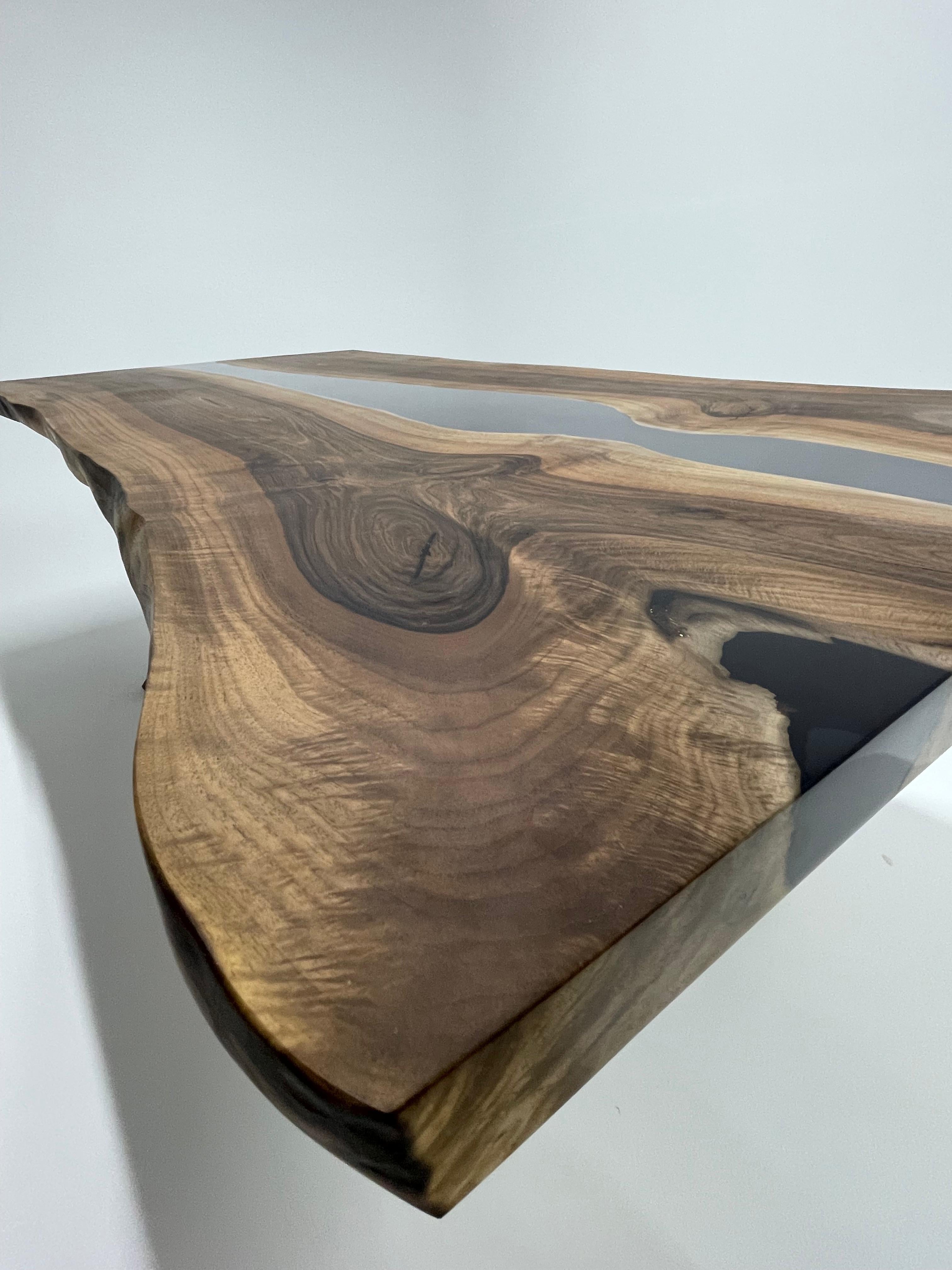 Black Walnut Wood Epoxy Resin Table - Handmade Luxury Custom Furniture In New Condition For Sale In İnegöl, TR