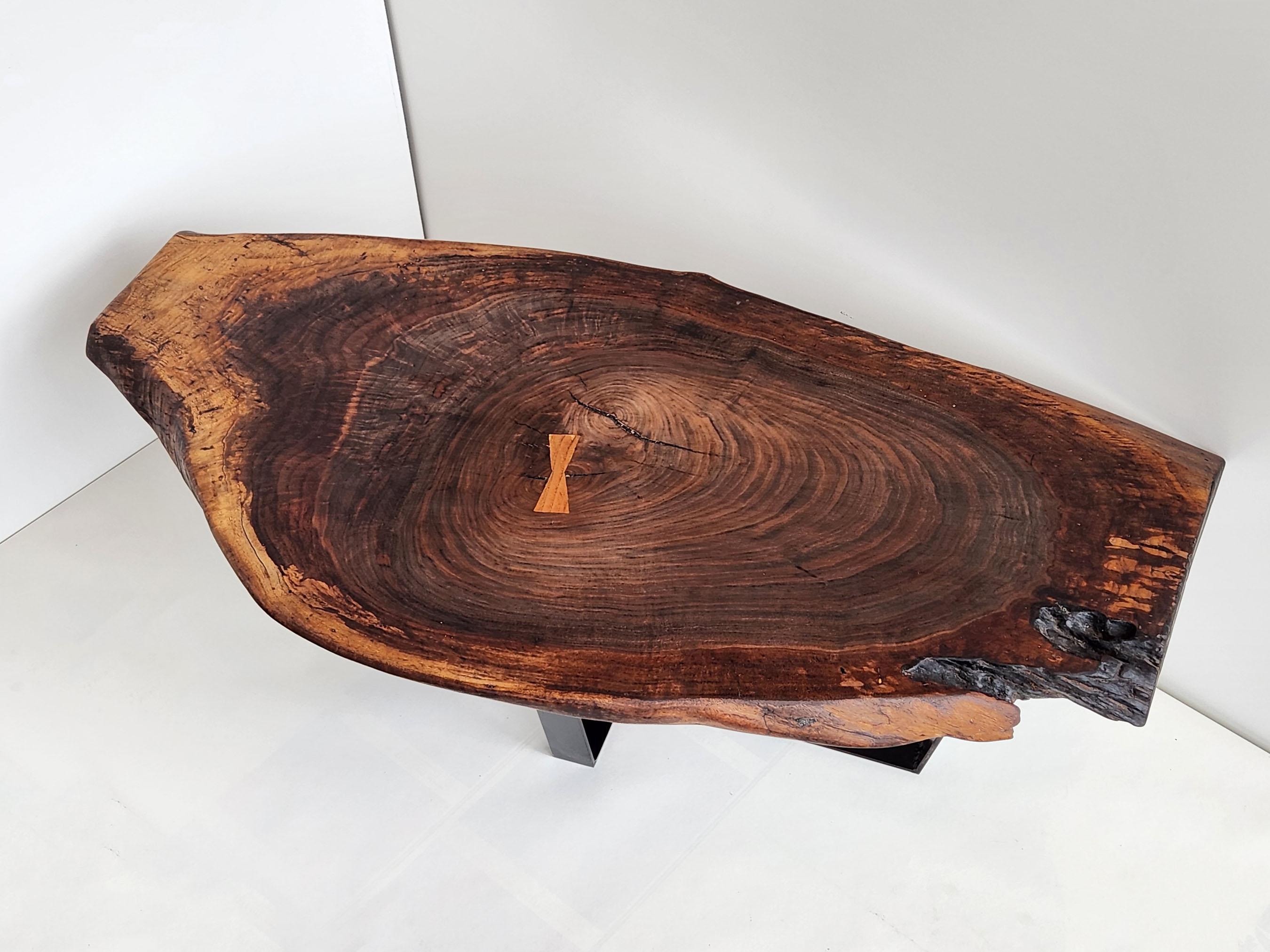 Américain Table basse en bois de noyer noir par Creation Therrier en vente