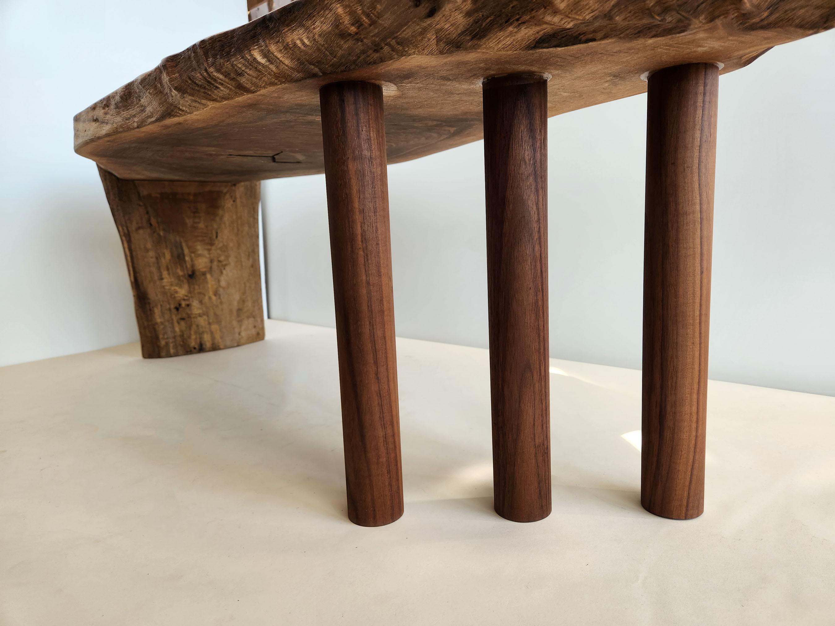 Américain Table basse cascade en bois de noyer noir par Creation Therrien en vente
