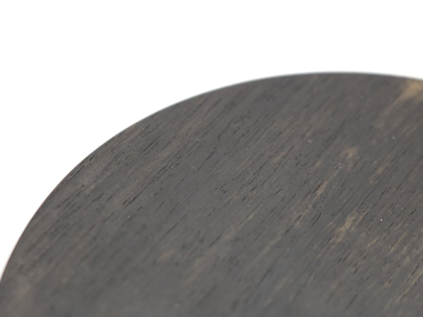 Gravé Base en Wood Wood noir, petite, chargeur sans fil 15W en vente