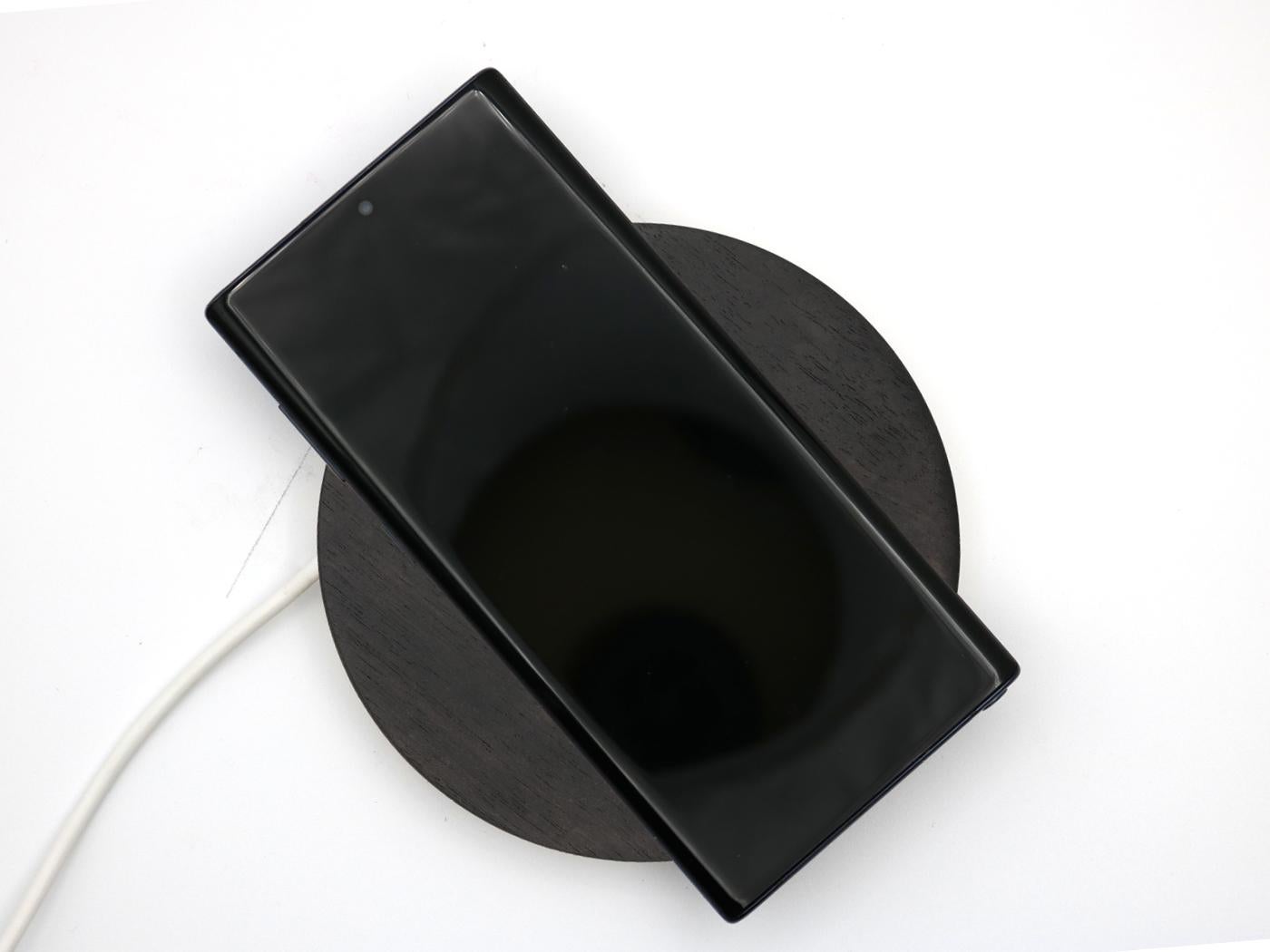 Base en Wood Wood noir, petite, chargeur sans fil 15W Neuf - En vente à Milano, IT