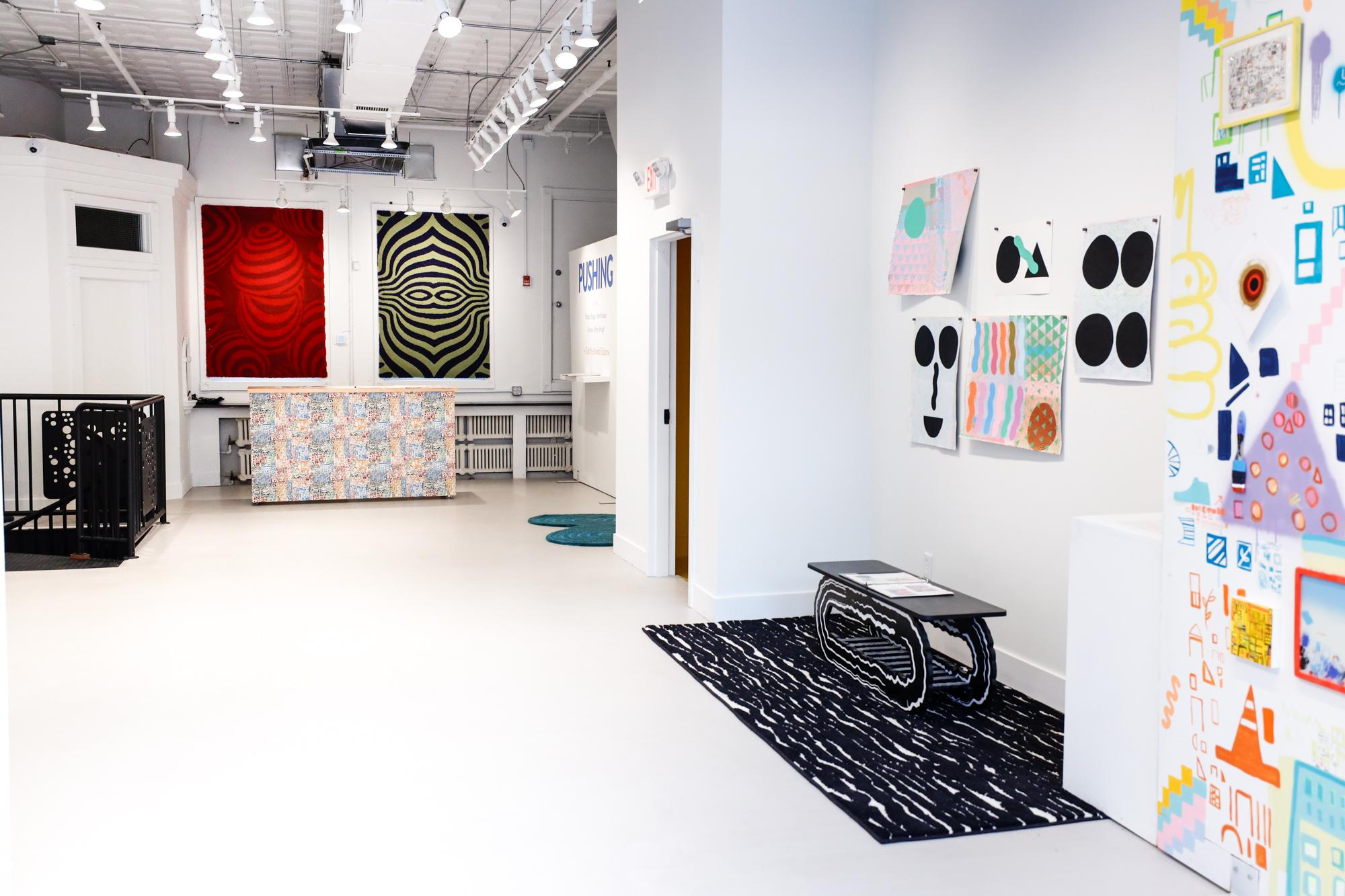 Chemin de table noir et blanc à motifs abstraits, touffeté en laine de Nouvelle-Zélande en vente 1