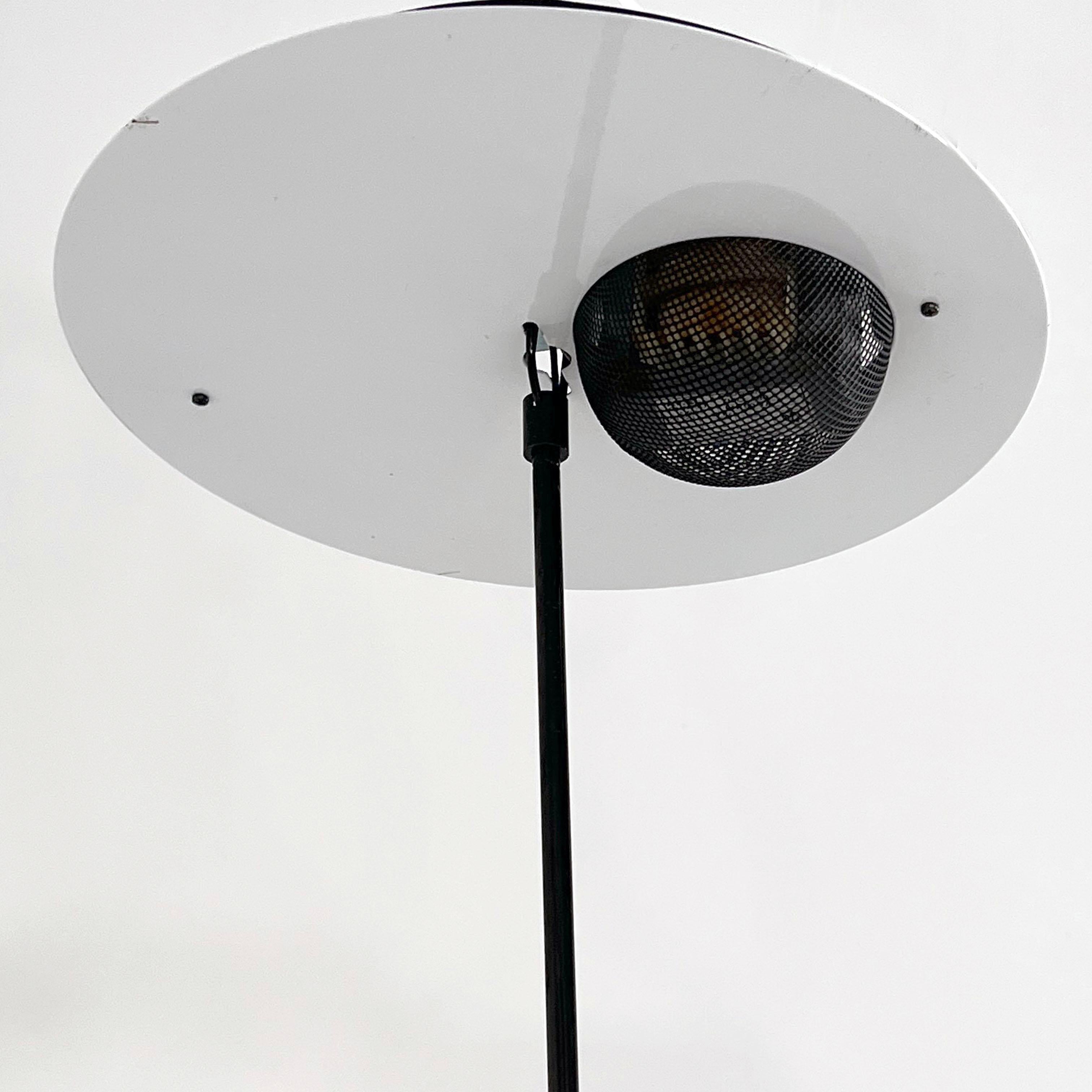Deckenleuchte Alesia in Schwarz und Weiß von Carlo Forcolini für Artemide, 1980er Jahre im Zustand „Gut“ in Ixelles, Bruxelles