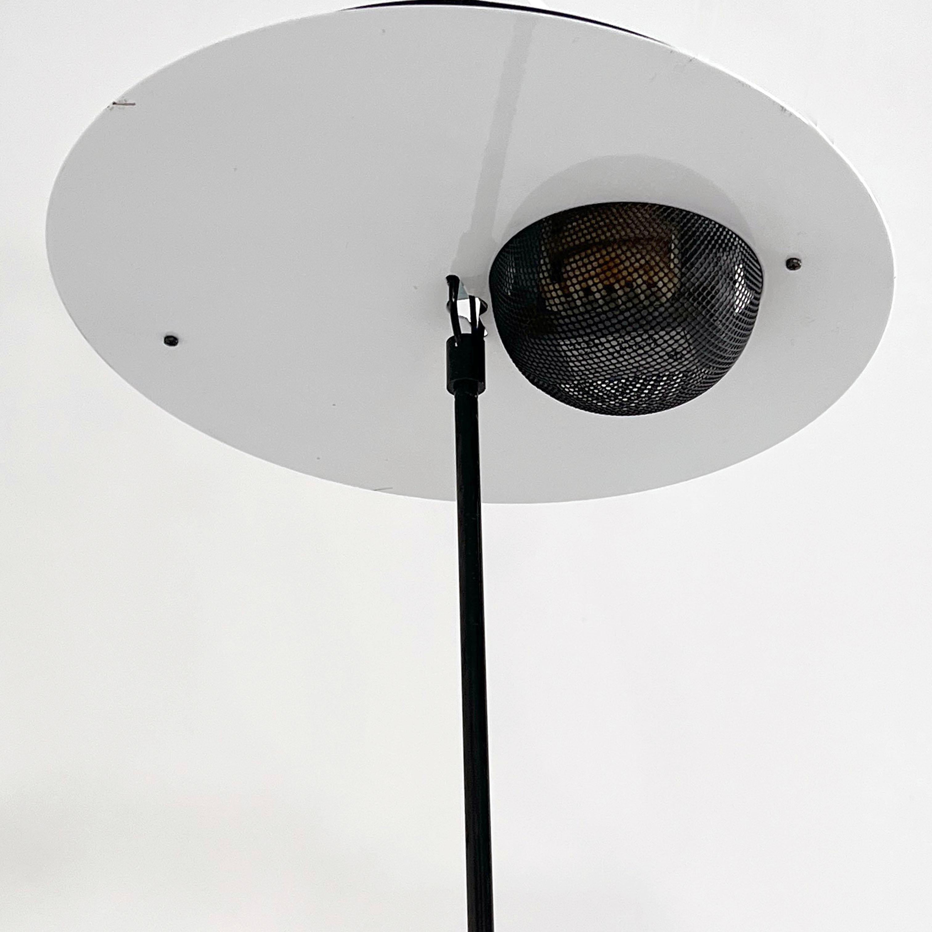 Plafonnier Alesia noir et blanc par Carlo Forcolini pour Artemide, années 1980 Bon état à Ixelles, Bruxelles