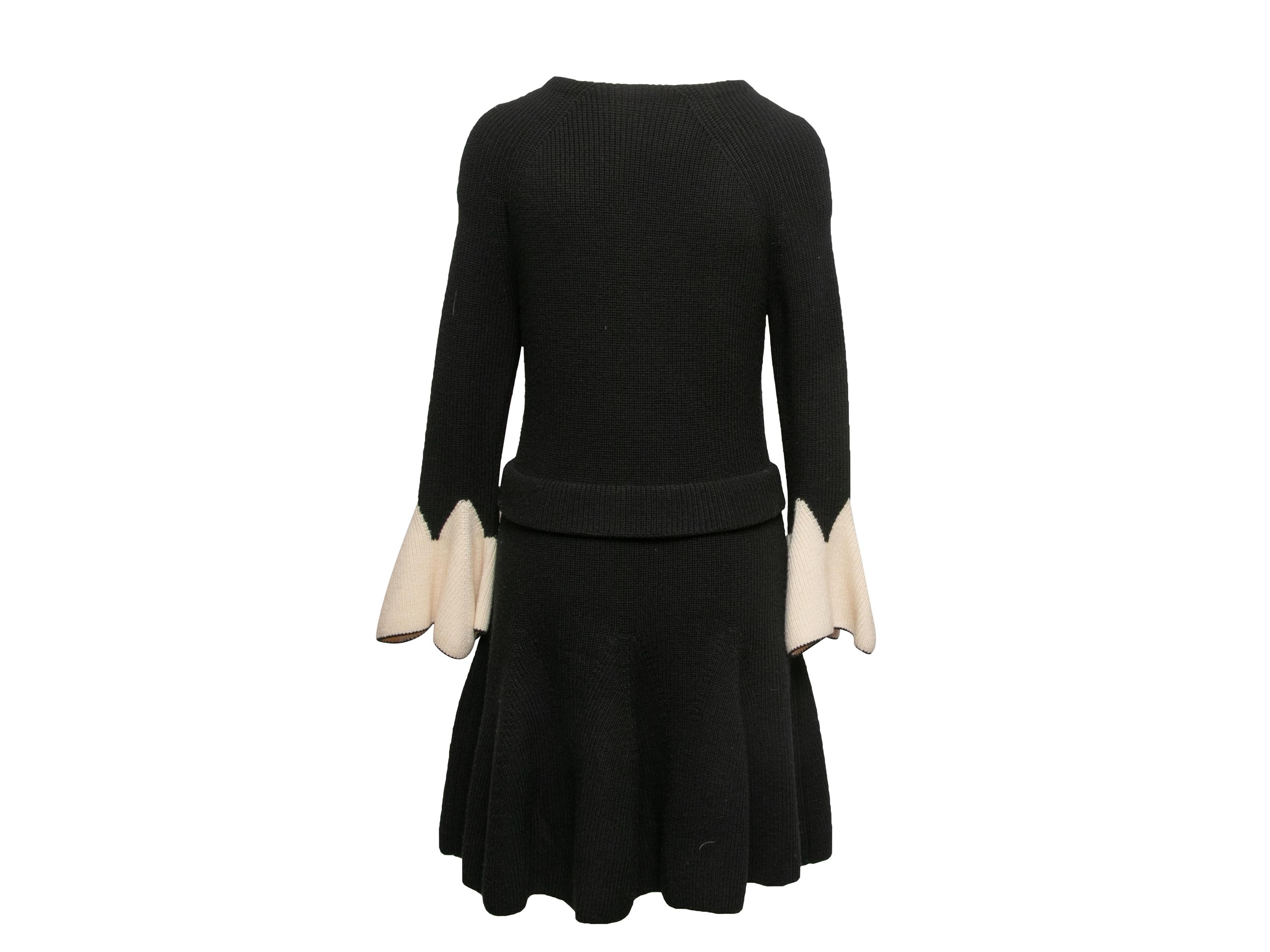 Schwarz-weißes Alexander McQueen A-Linien-Pulloverkleid aus Wolle in Schwarz & Weiß Größe US XL im Zustand „Gut“ im Angebot in New York, NY