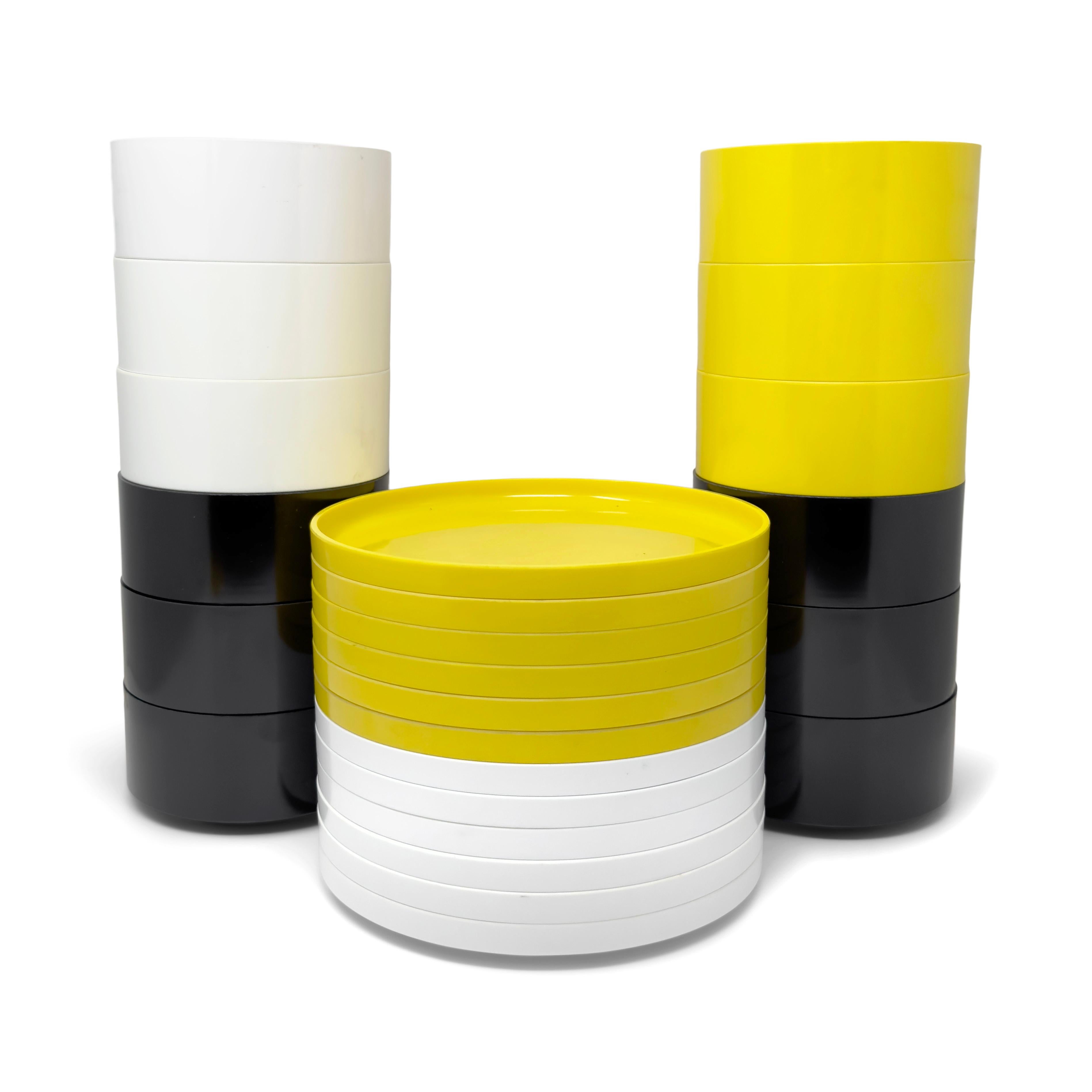 Ganadora del prestigioso premio Compasso d'Oro al Good Design en 1964, la icónica vajilla de Massimo Vignelli para Heller (probablemente diseñada con su esposa Lella, igualmente talentosa) ha estado en producción casi constante durante más de 50