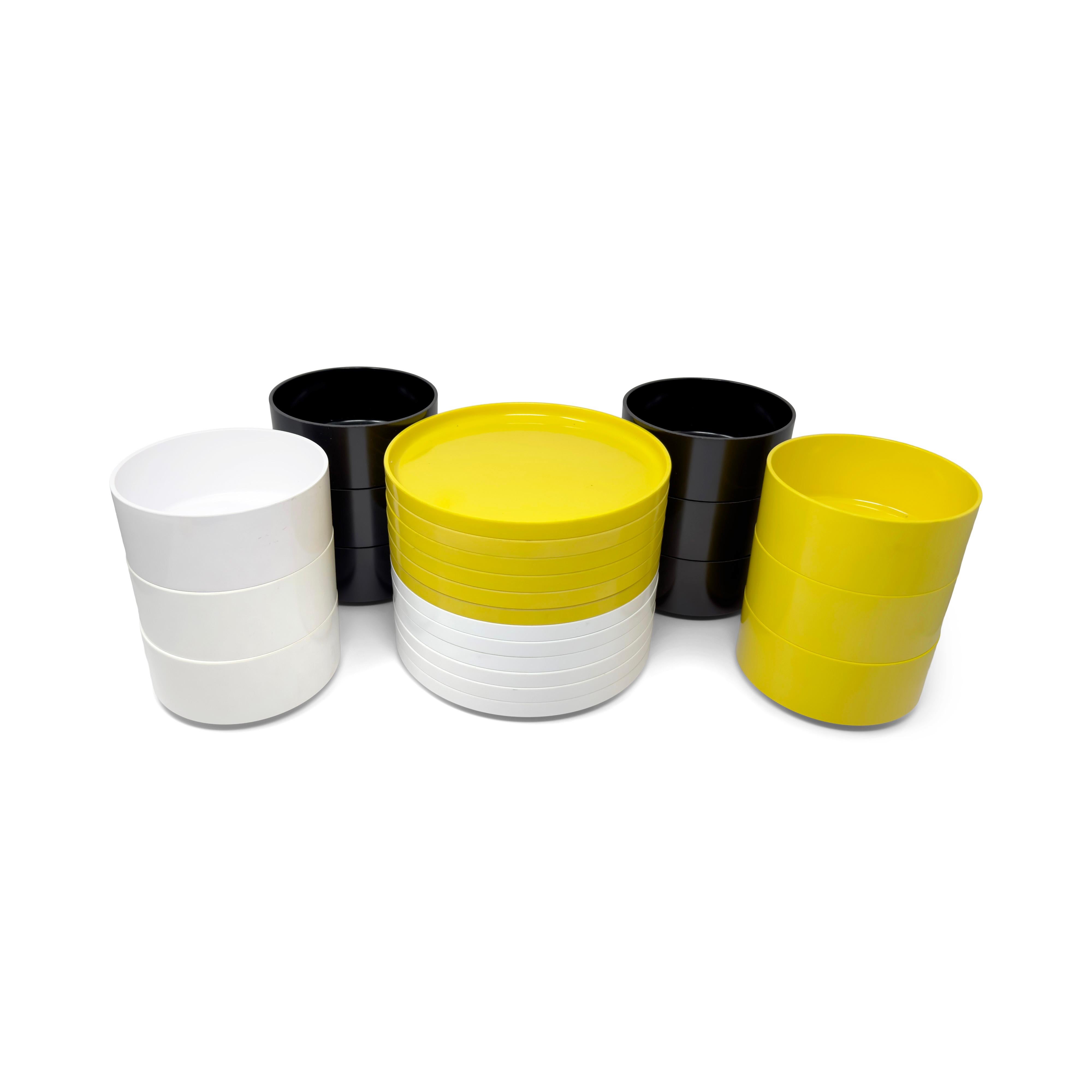 Platos negros, blancos y amarillos Massimo Vignelli para Heller - Set de 24 Posmoderno en venta