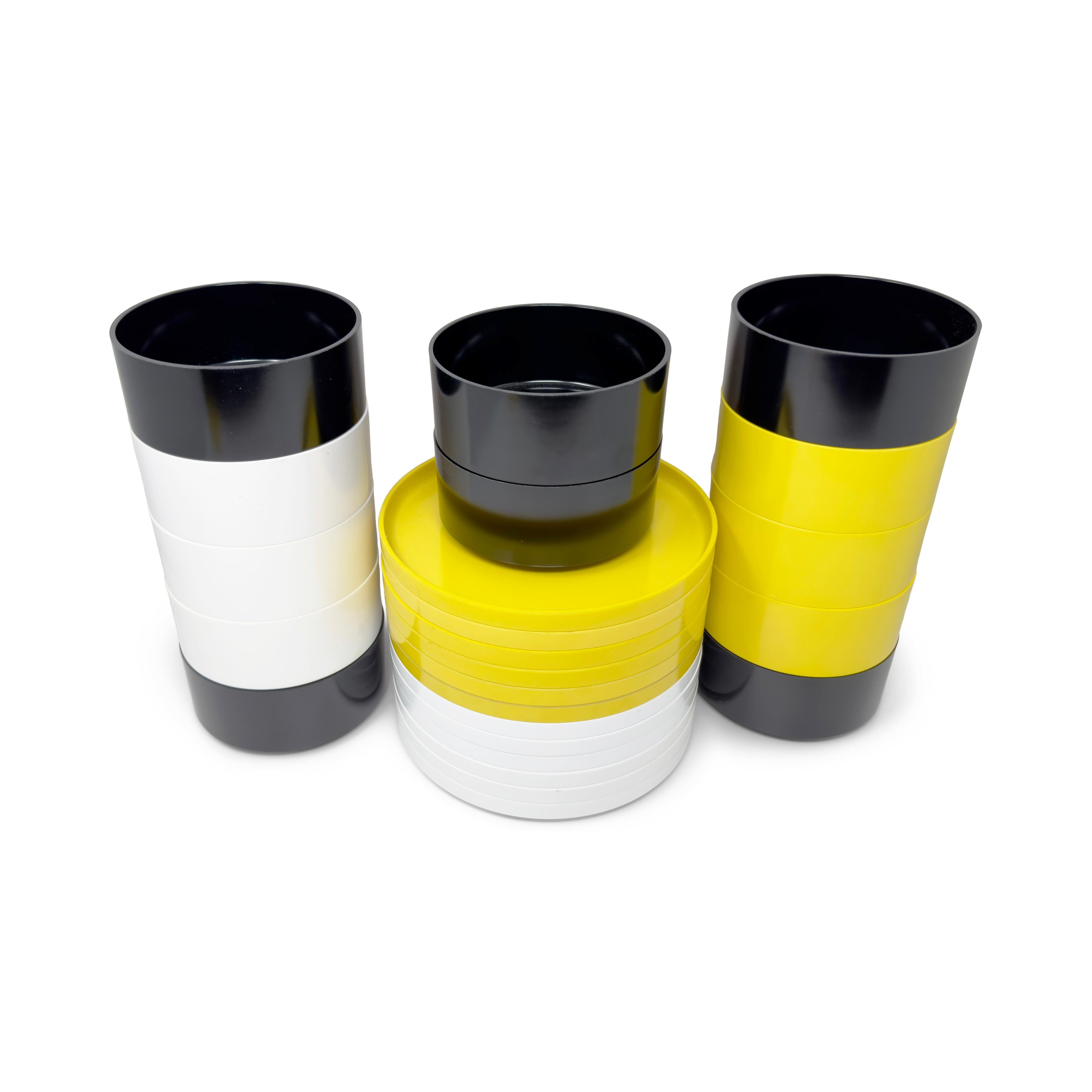 Platos negros, blancos y amarillos Massimo Vignelli para Heller - Set de 24 en Bueno estado para la venta en Brooklyn, NY
