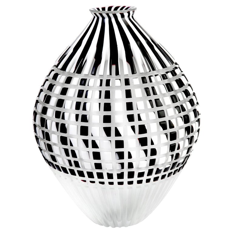 Murano Glass Object. Black and White Anfora with White Bottom, Textile Inspired For Sale