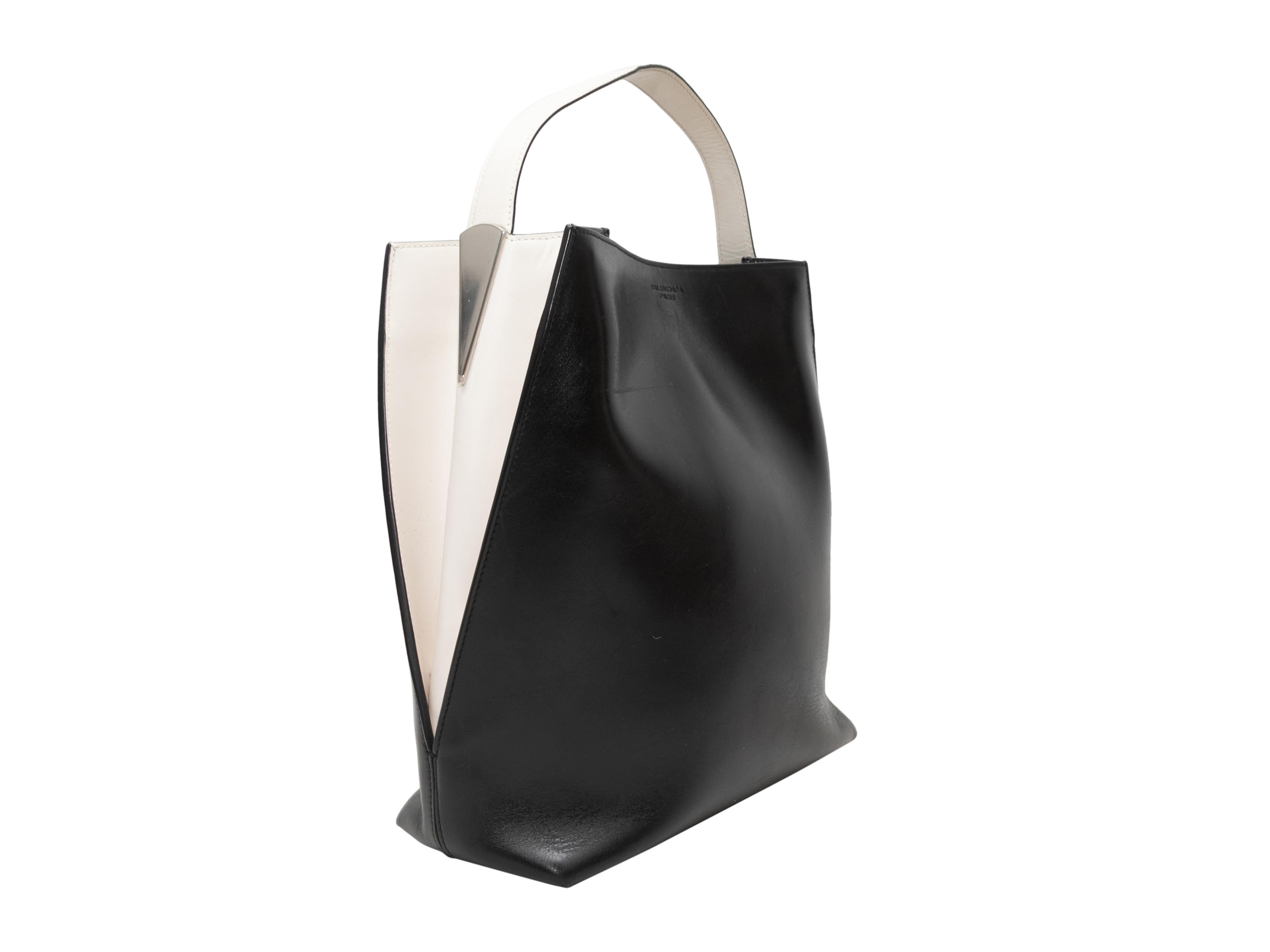 Black & White Balenciaga Everyday Bucket Tote Bag In Good Condition For Sale In New York, NY