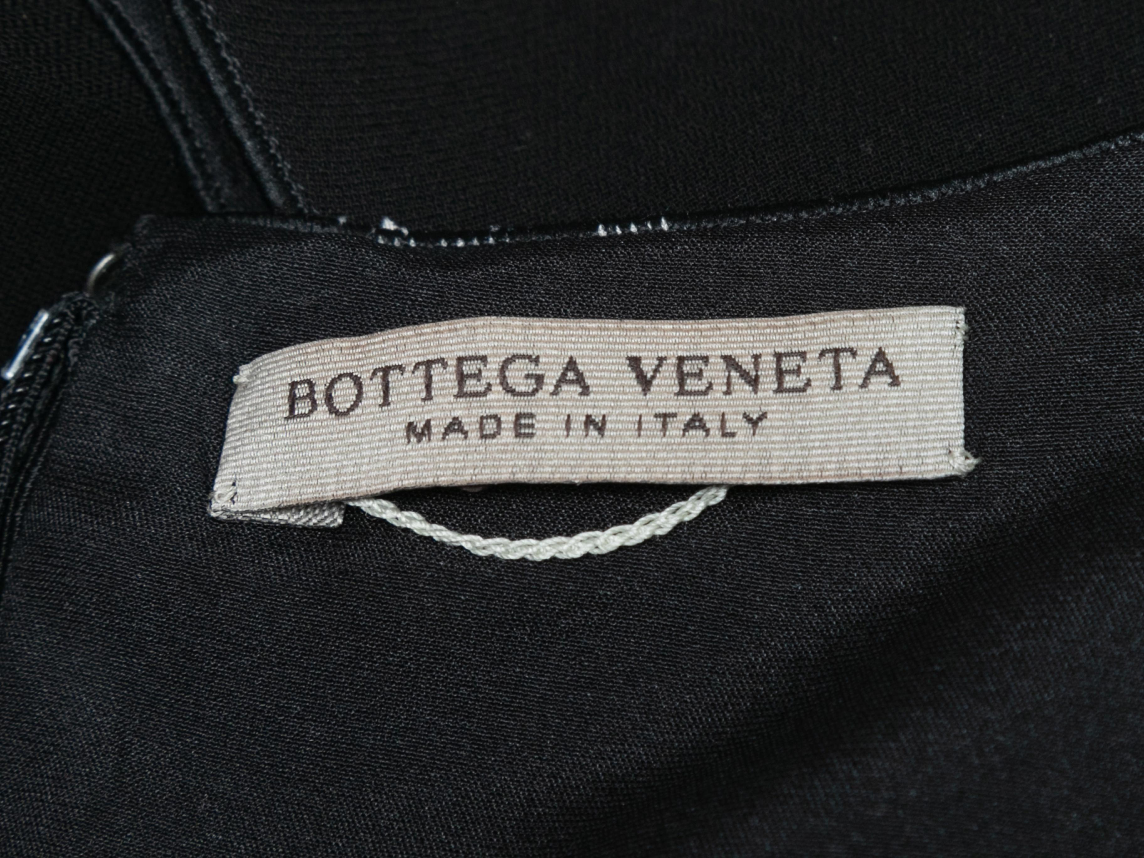 Schwarz-weißes Bottega Veneta Kleid mit Schmetterlingsdruck in Schwarz & Weiß Größe EU 42 für Damen oder Herren im Angebot