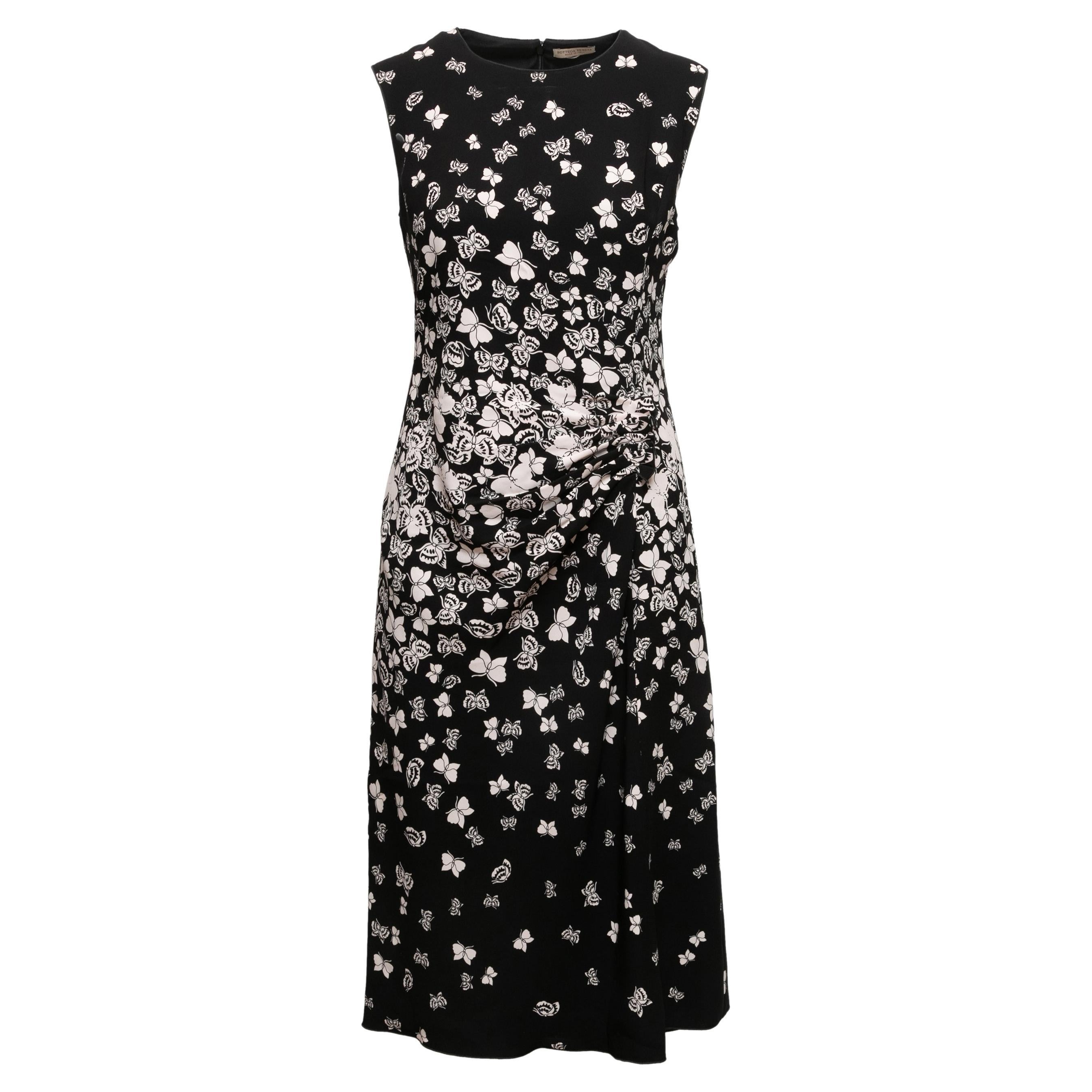 Schwarz-weißes Bottega Veneta Kleid mit Schmetterlingsdruck in Schwarz & Weiß Größe EU 42 im Angebot