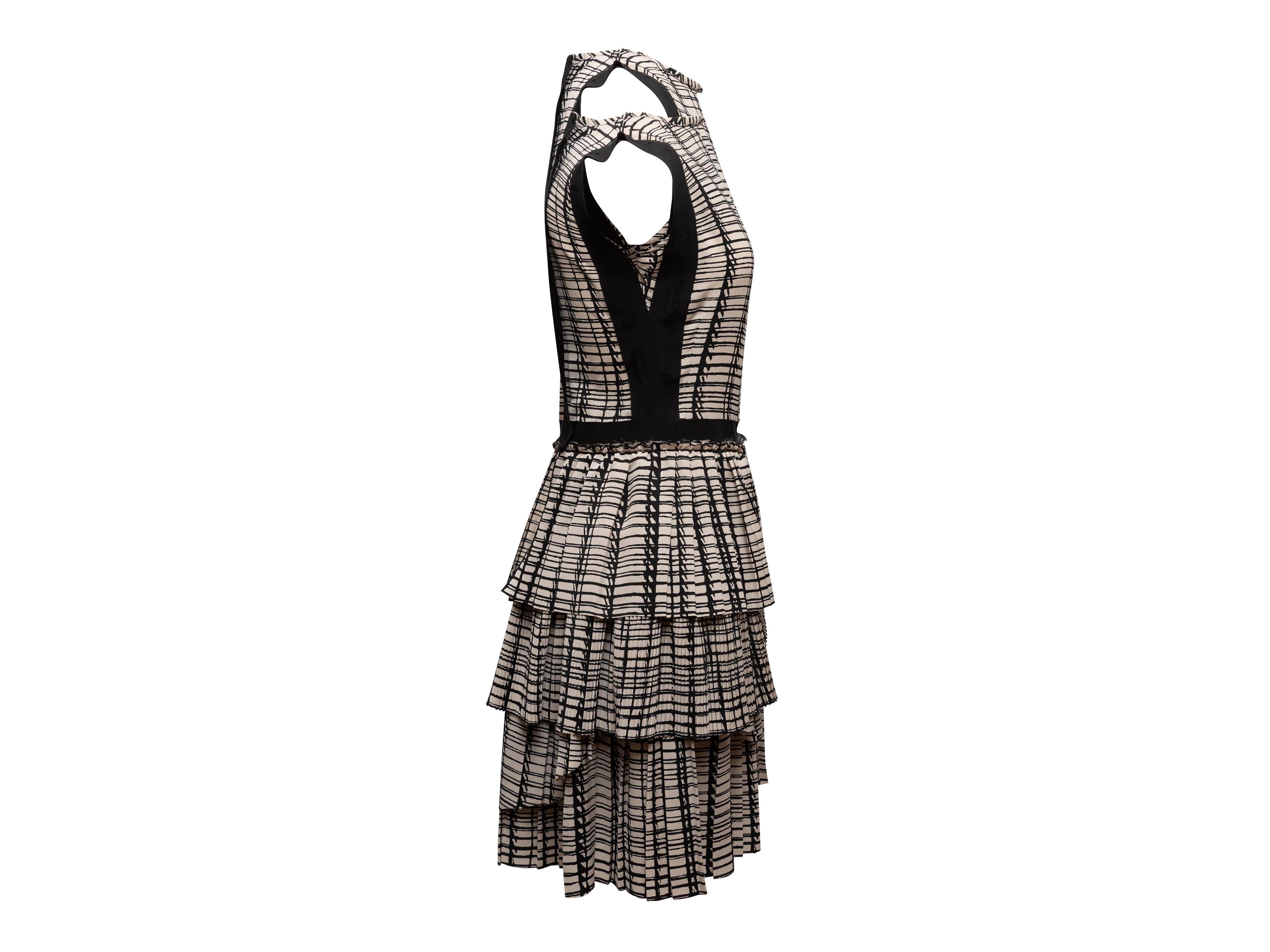 Black & White Bottega Veneta Silk Printed Dress Size IT 40 In Good Condition For Sale In New York, NY