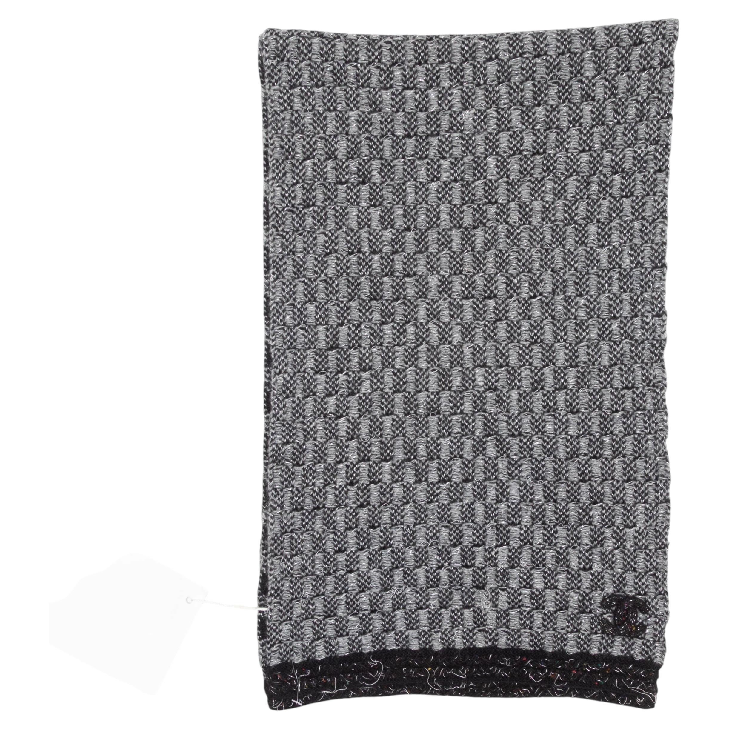 Sciarpa in cashmere a quadri Chanel, bianca e nera in vendita