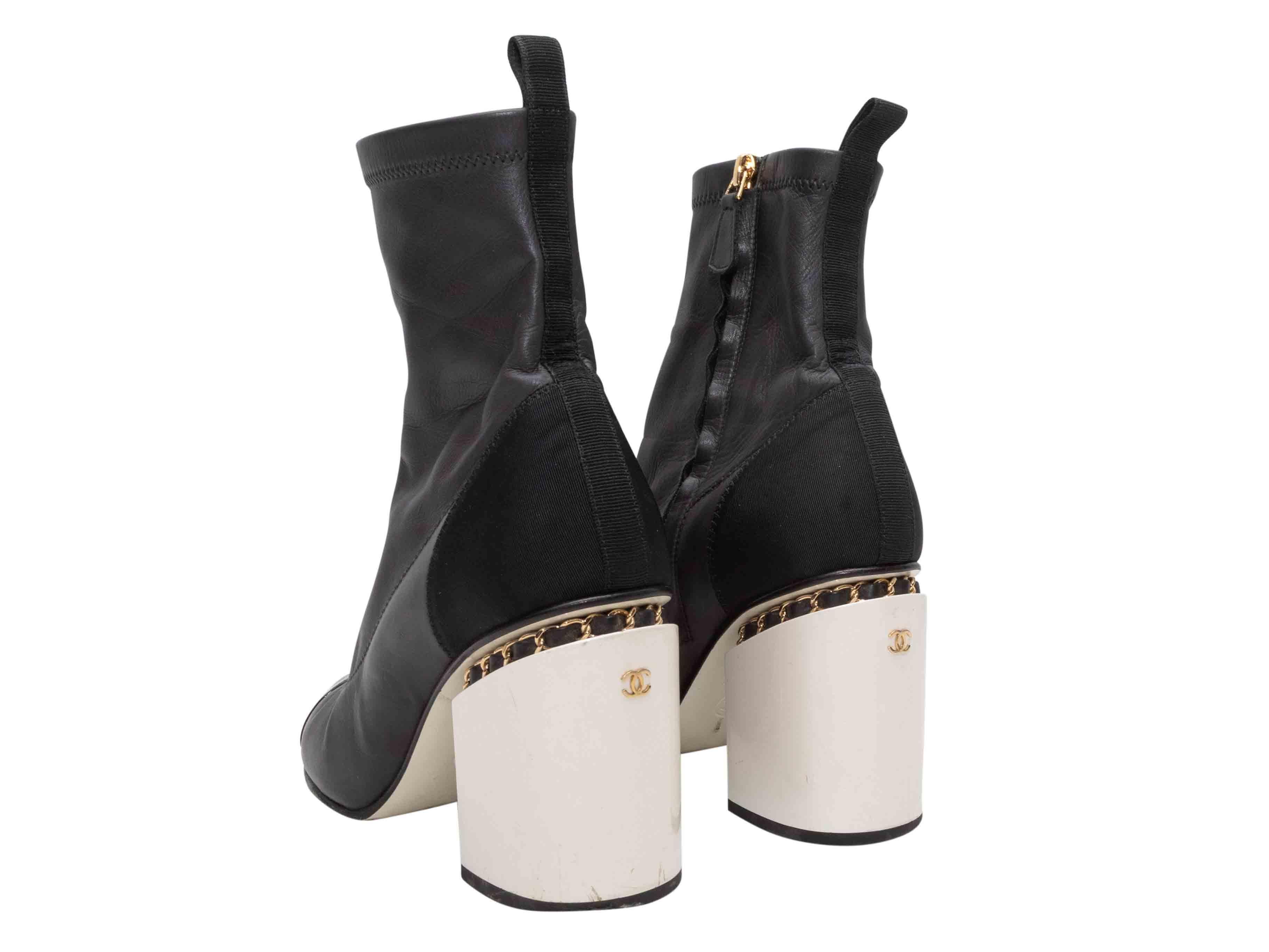 Black & White Chanel Color Block Ankle Boots Size 39C Bon état - En vente à New York, NY