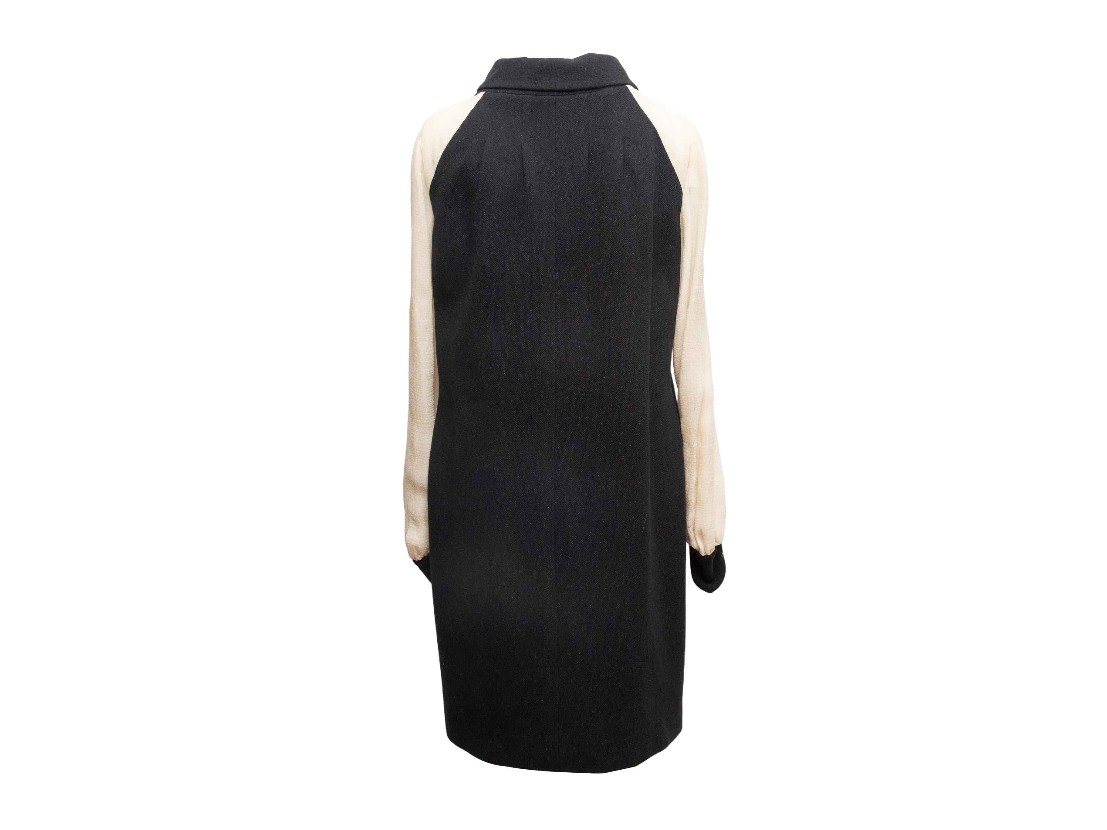 Abito a maniche lunghe in cotone e seta Chanel in bianco e nero taglia FR 44 In condizioni buone in vendita a New York, NY