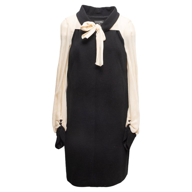 Black and White Chanel Cotton and Silk Long Sleeve Dress Size FR 44 For Sale at 1stDibs Black and White Chanel Cotton and Silk Long Sleeve Dress Size FR 44 For Sale at 1stDibs