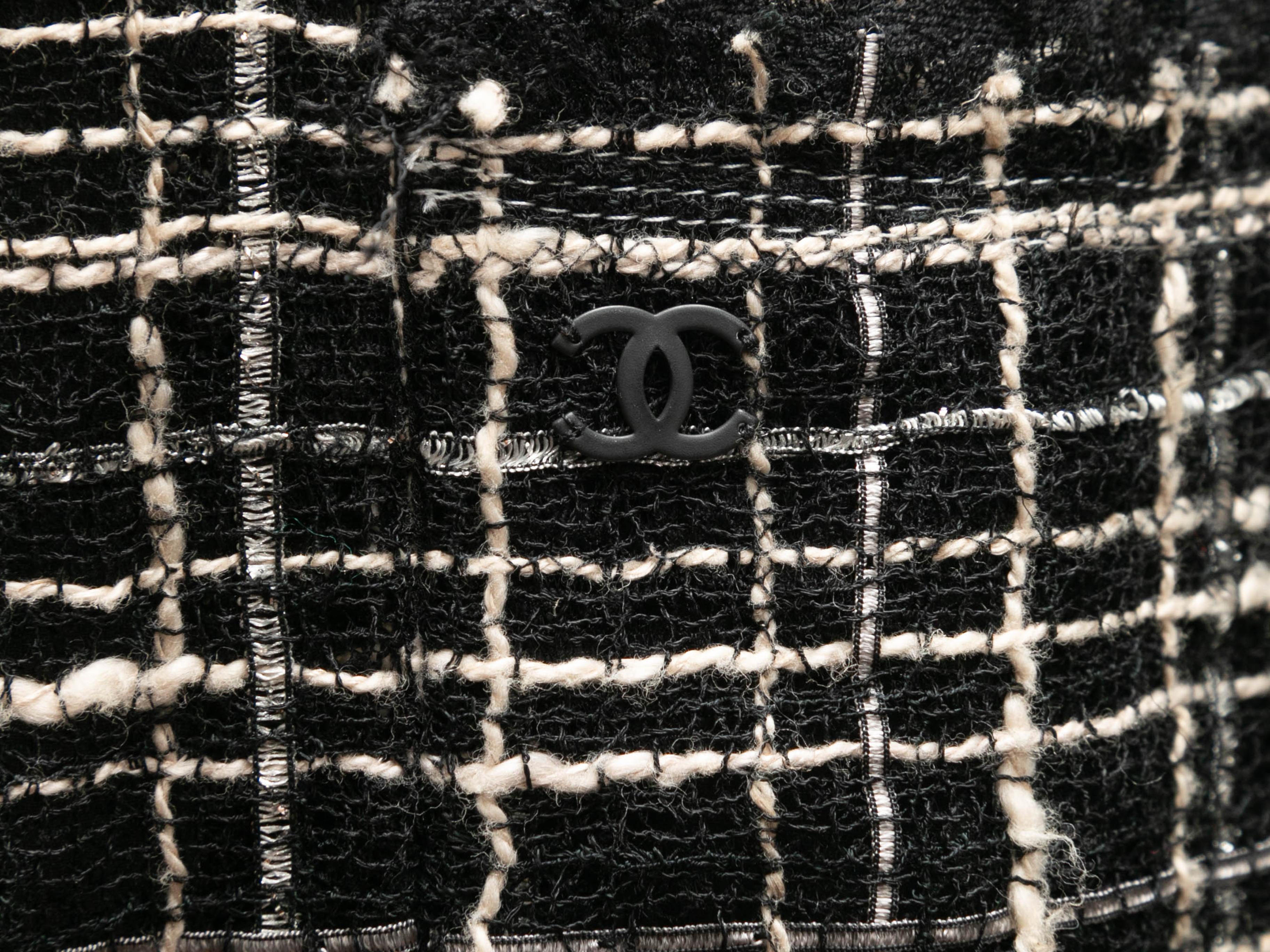 Black & White Chanel Spring/Summer 2005 Tweed Jacket Size FR 48 1